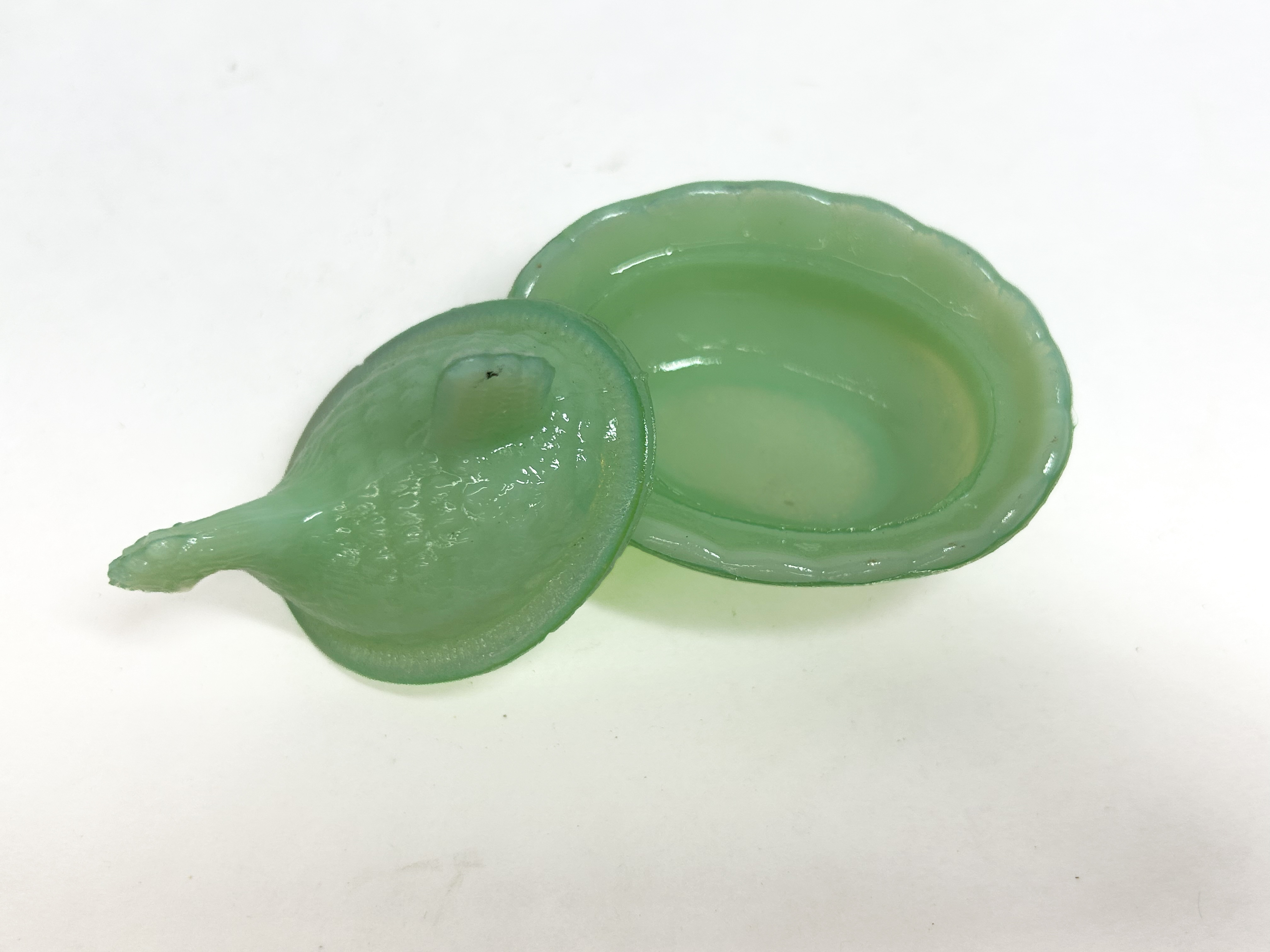 JADEITE MINIATURE HEN ON NEST
