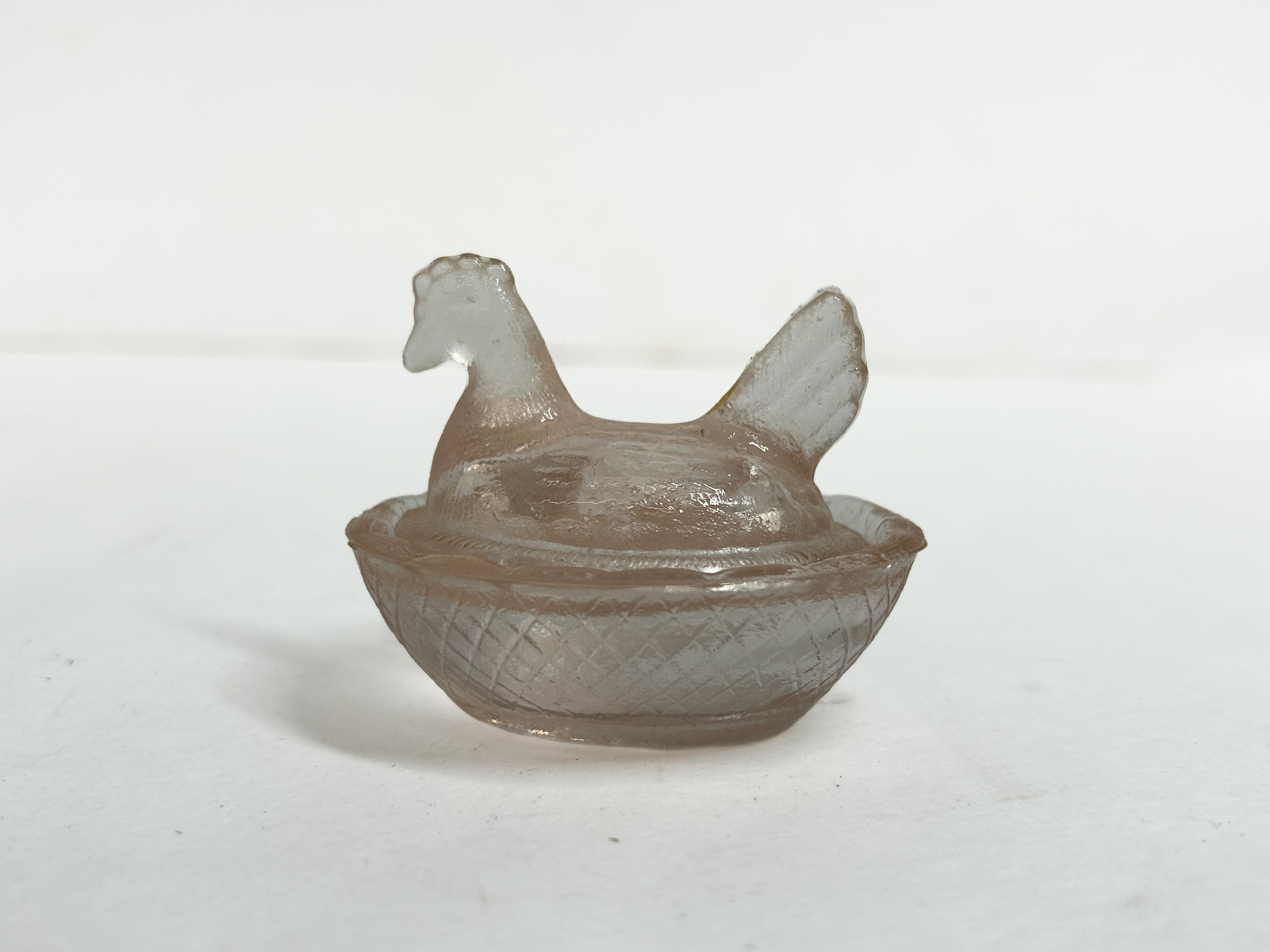 MINIATURE PINK GLASS HEN ON NEST