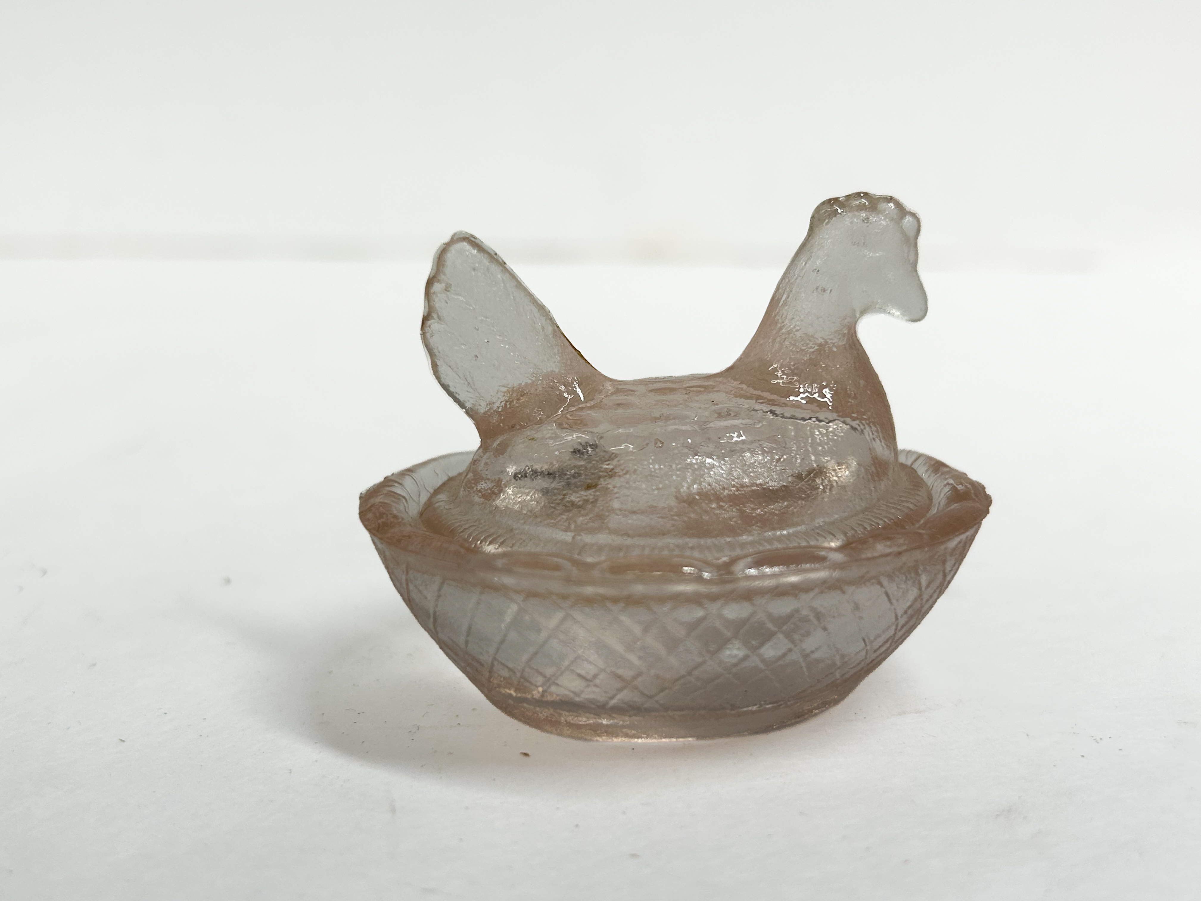 MINIATURE PINK GLASS HEN ON NEST