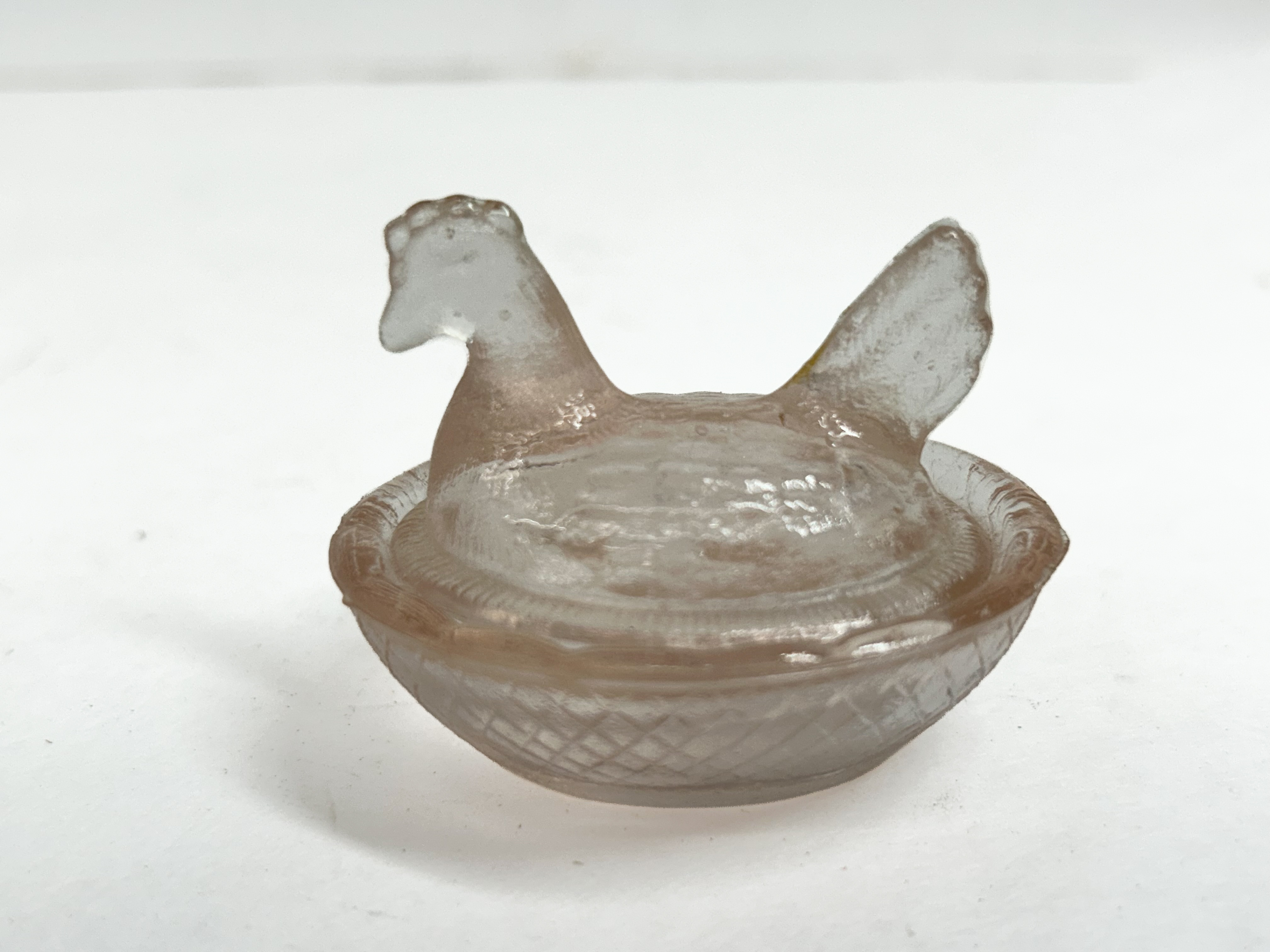 MINIATURE PINK GLASS HEN ON NEST