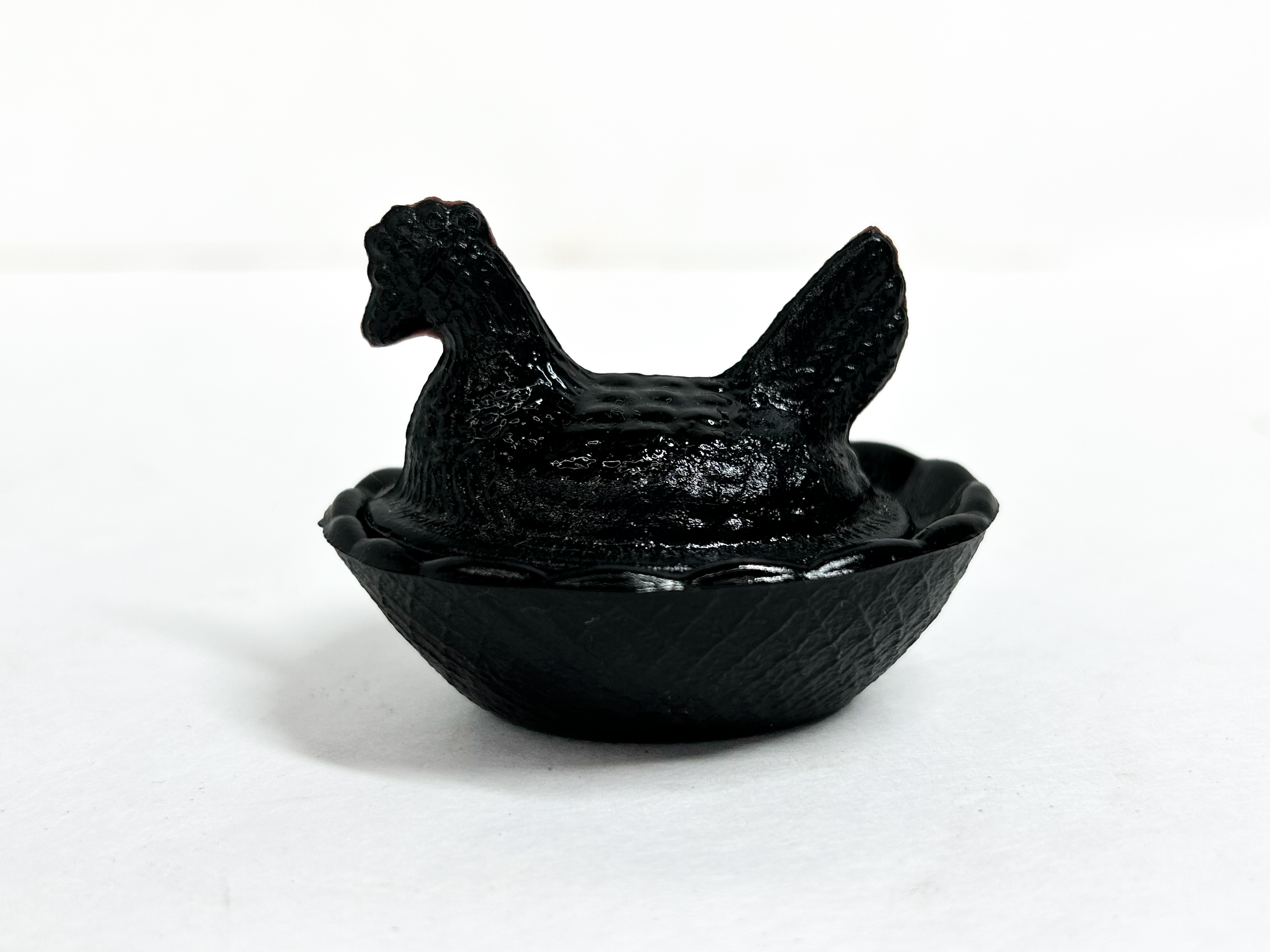 BOYD BLACK GLASS HEN SALT VINTAGE