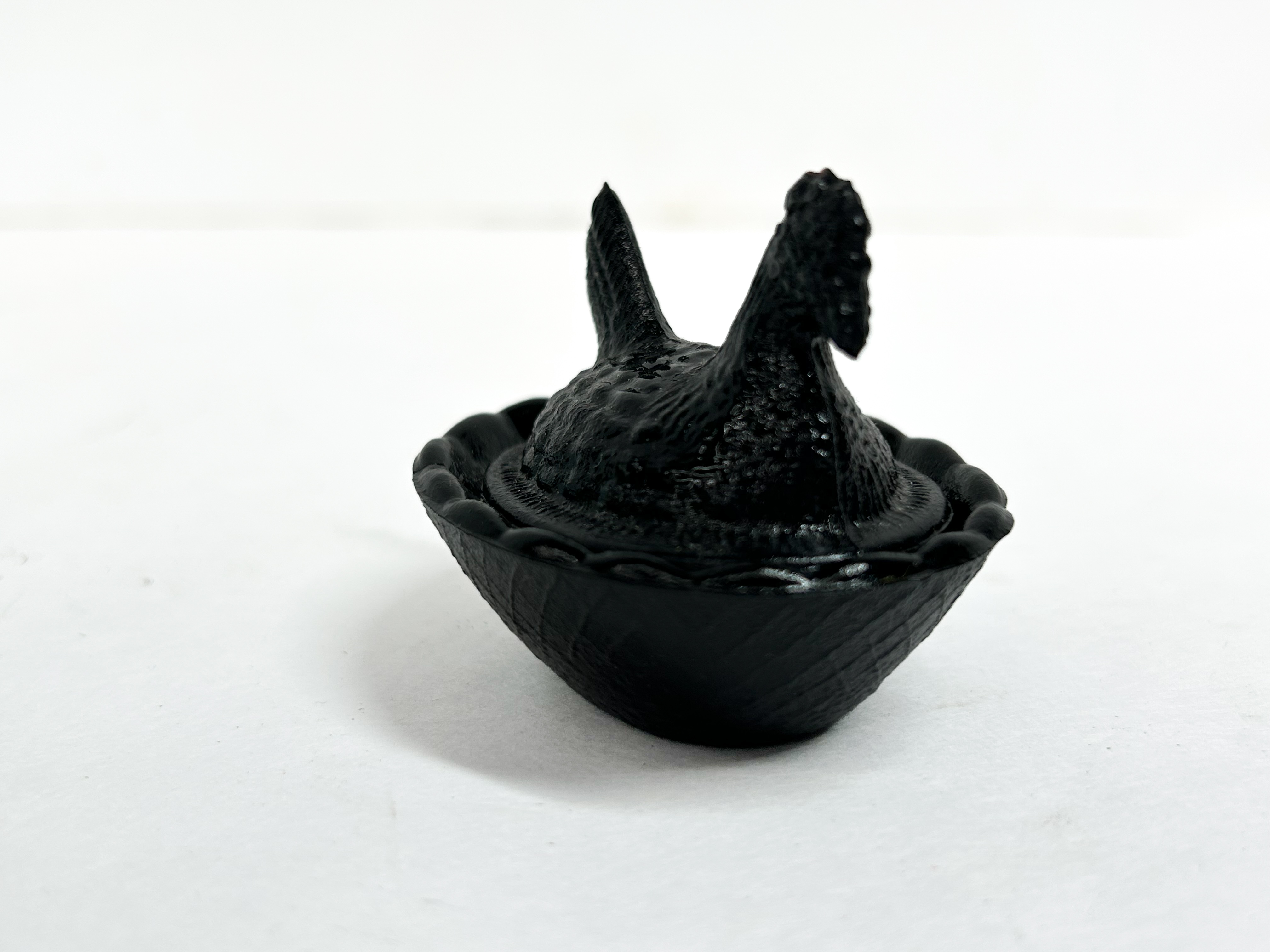 BOYD BLACK GLASS HEN SALT VINTAGE