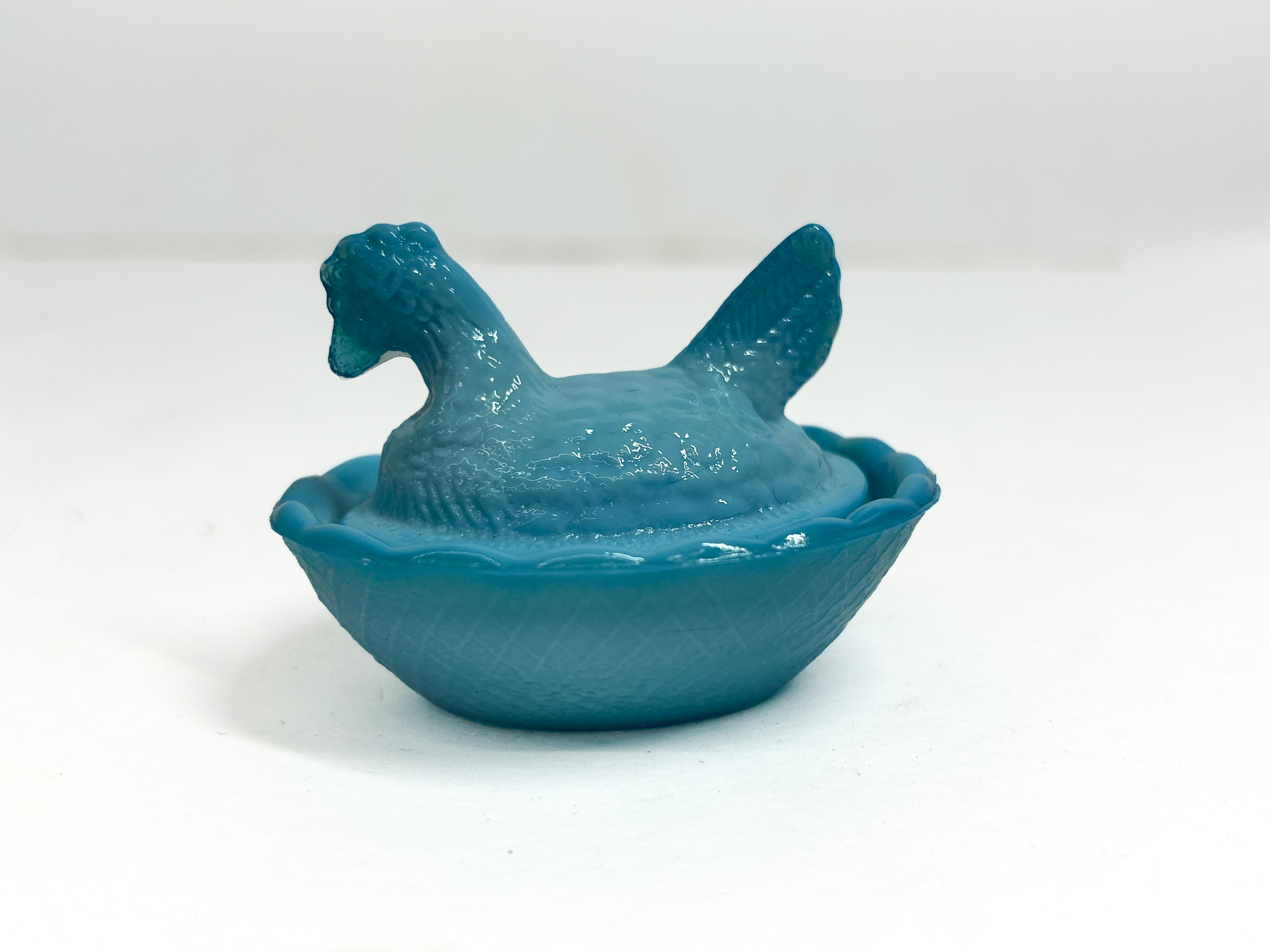 BOYD GLASS BLUE SLAG HEN ON NEST