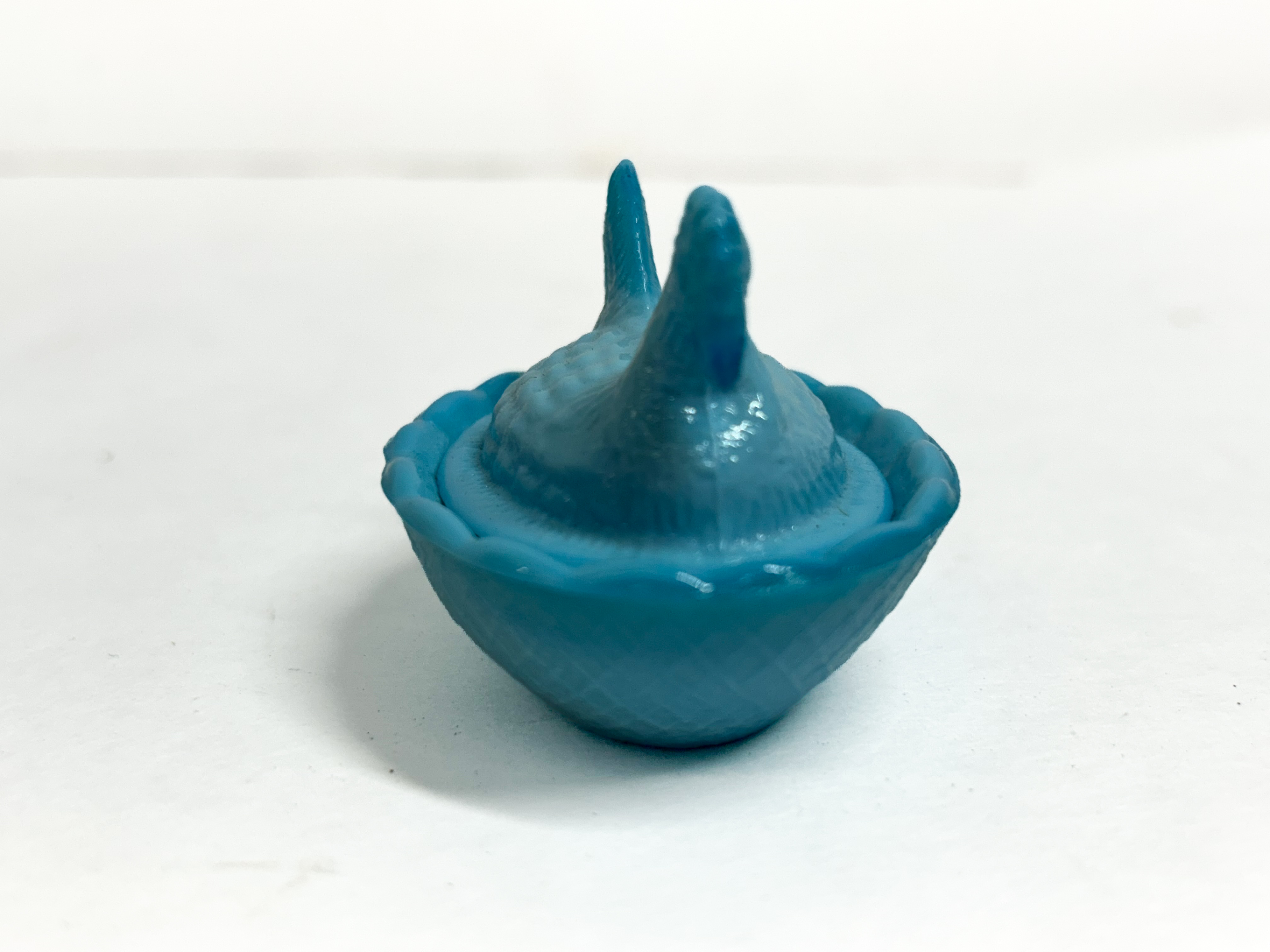 BOYD GLASS BLUE SLAG HEN ON NEST
