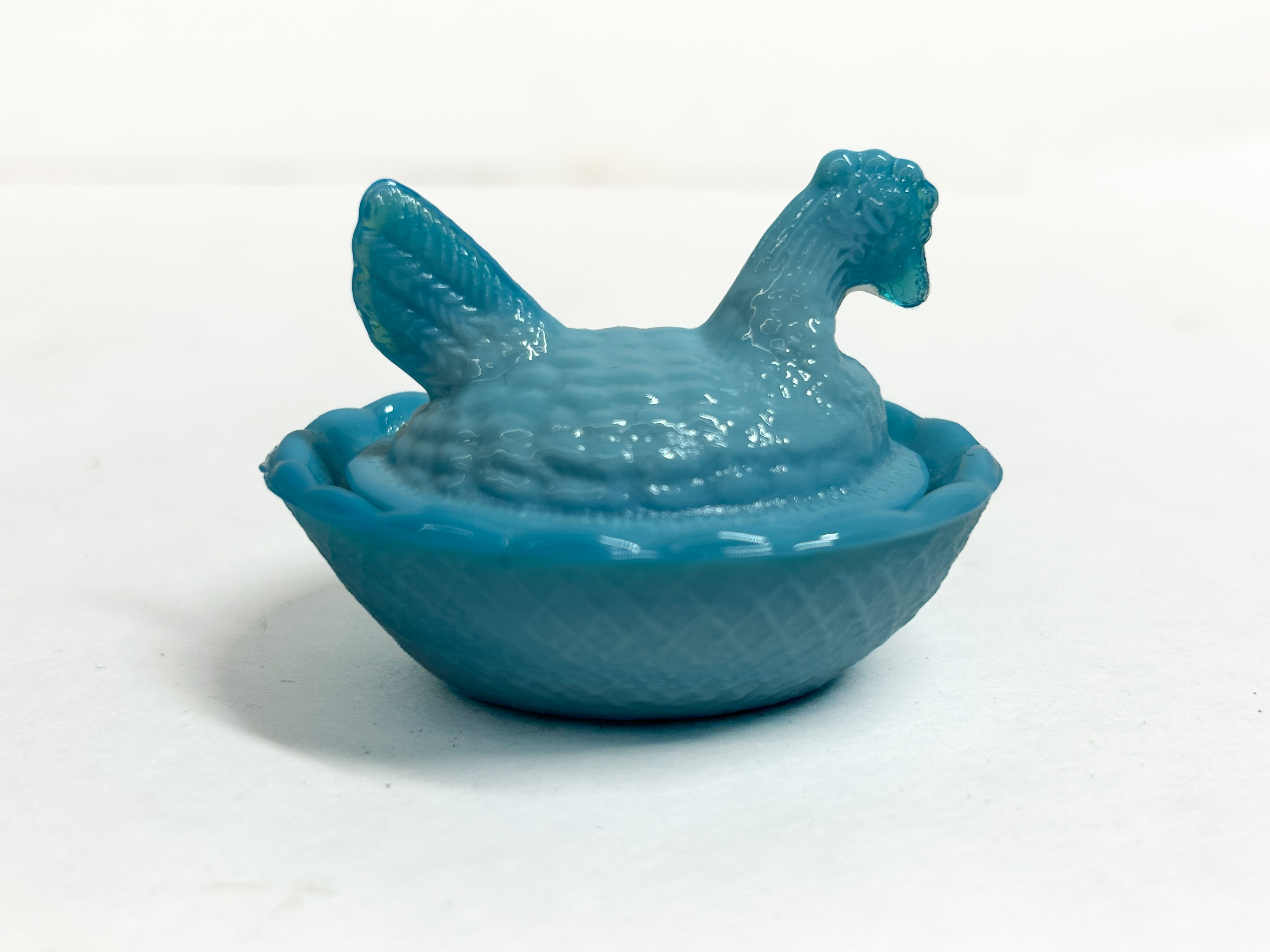 BOYD GLASS BLUE SLAG HEN ON NEST