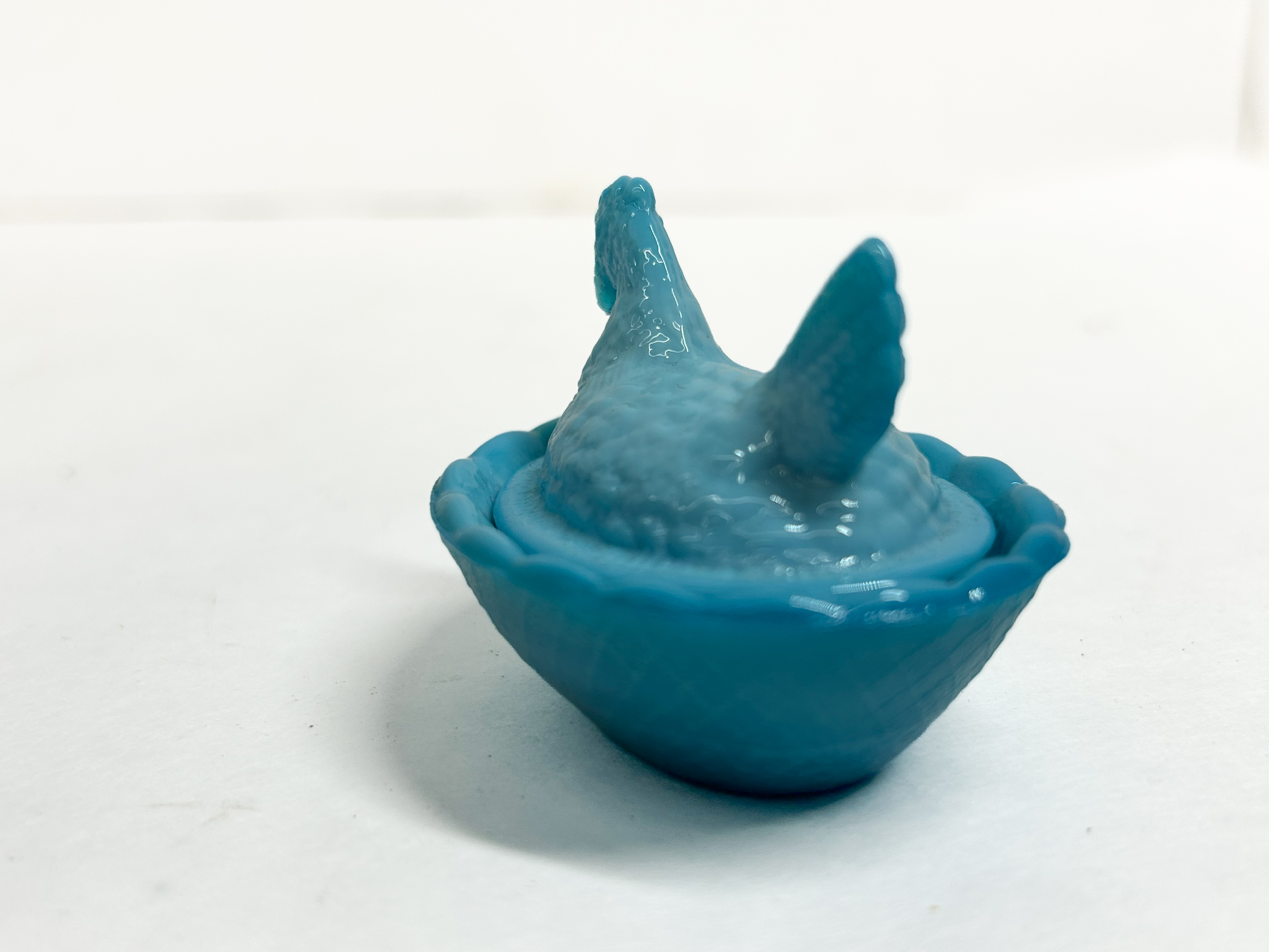 BOYD GLASS BLUE SLAG HEN ON NEST