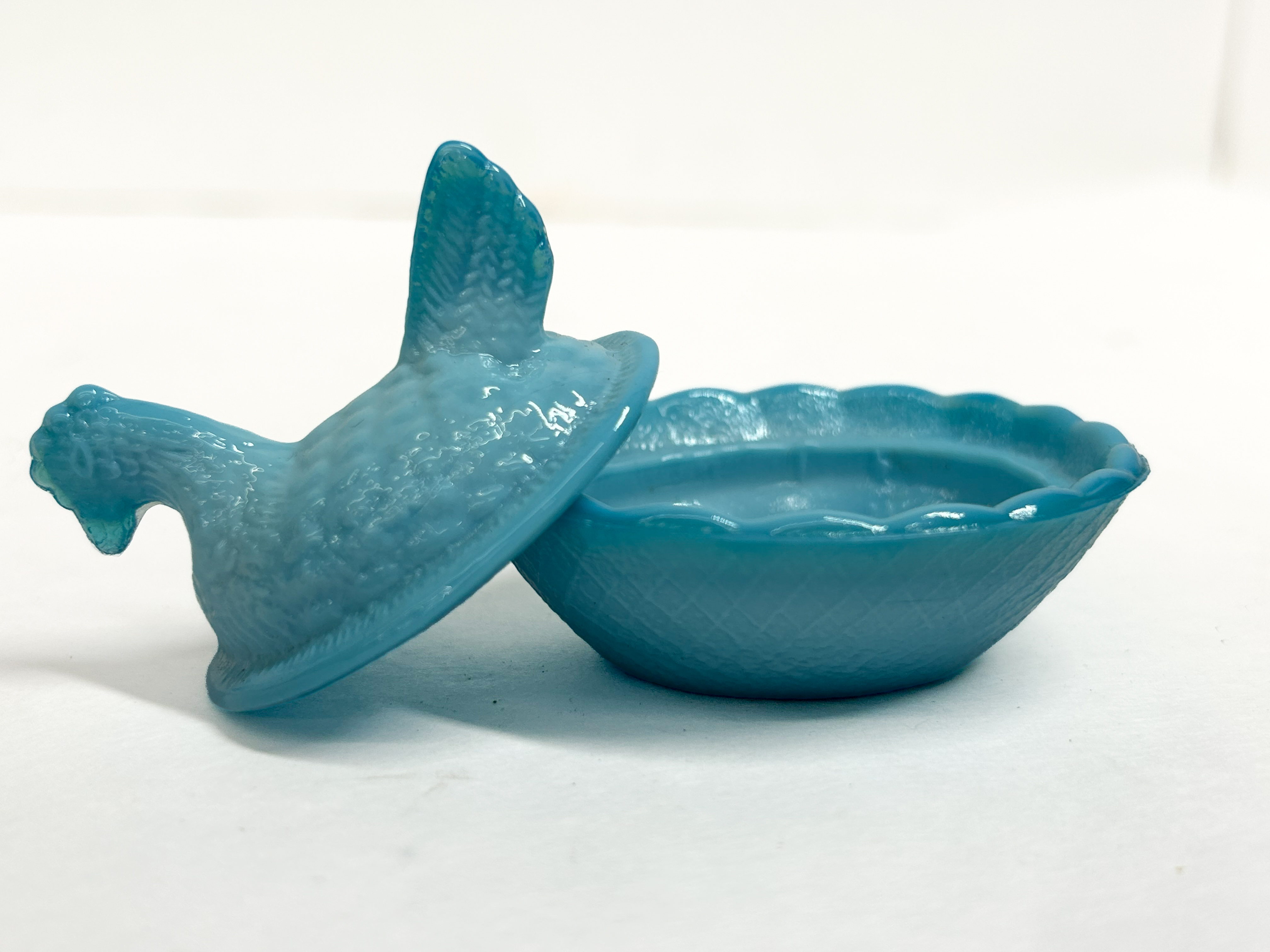 BOYD GLASS BLUE SLAG HEN ON NEST
