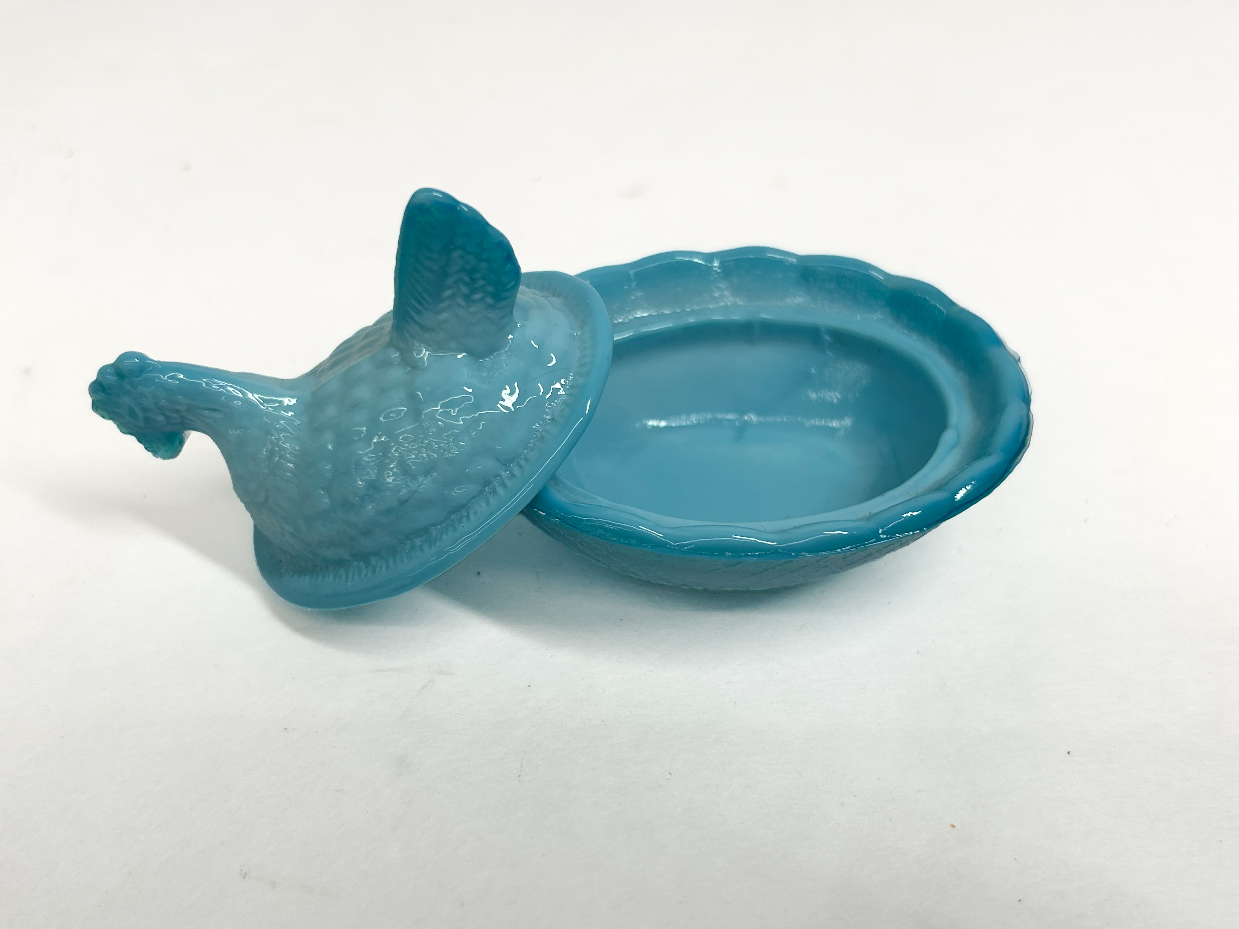 BOYD GLASS BLUE SLAG HEN ON NEST