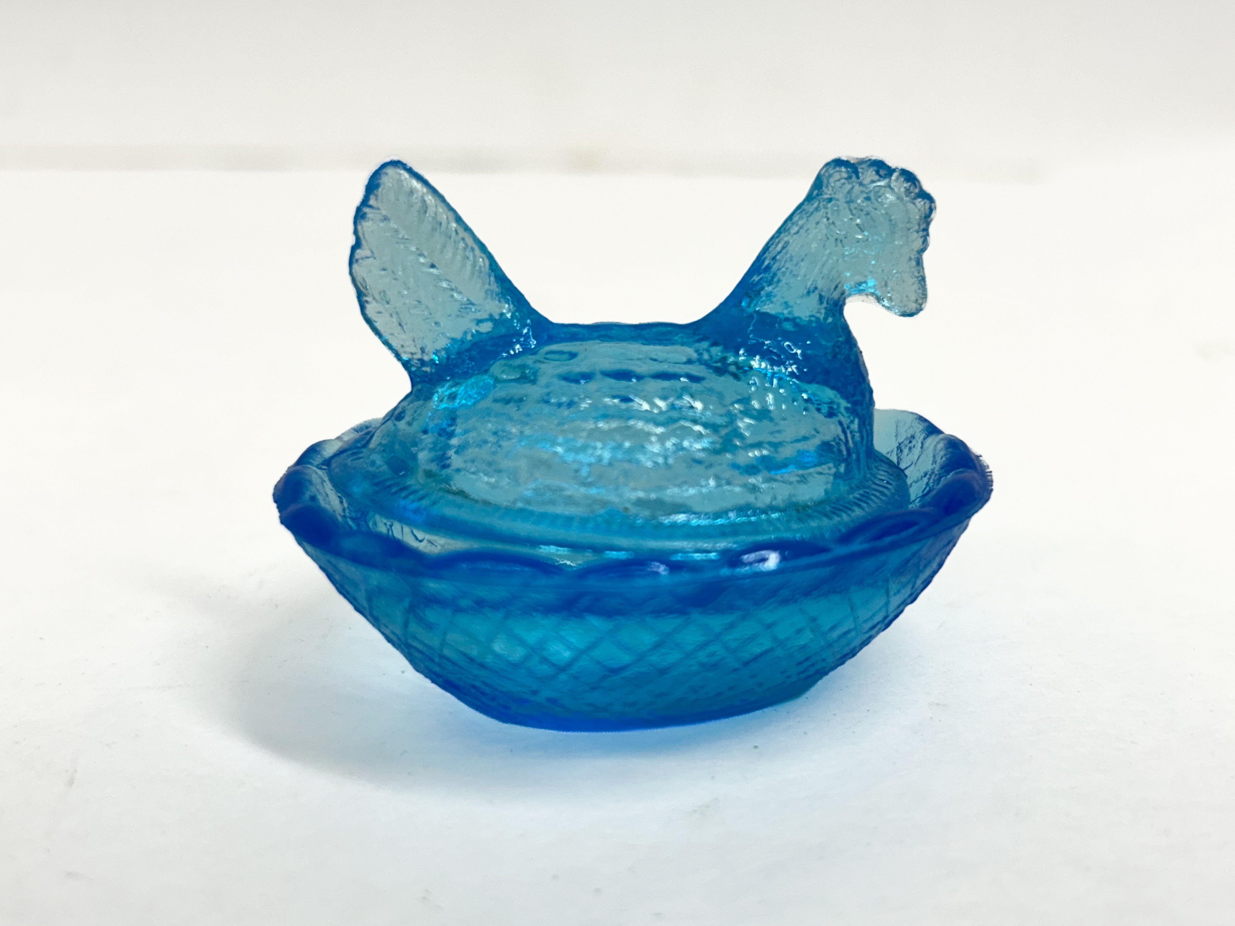 BOYD BLUE GLASS MINIATURE HEN ON NEST
