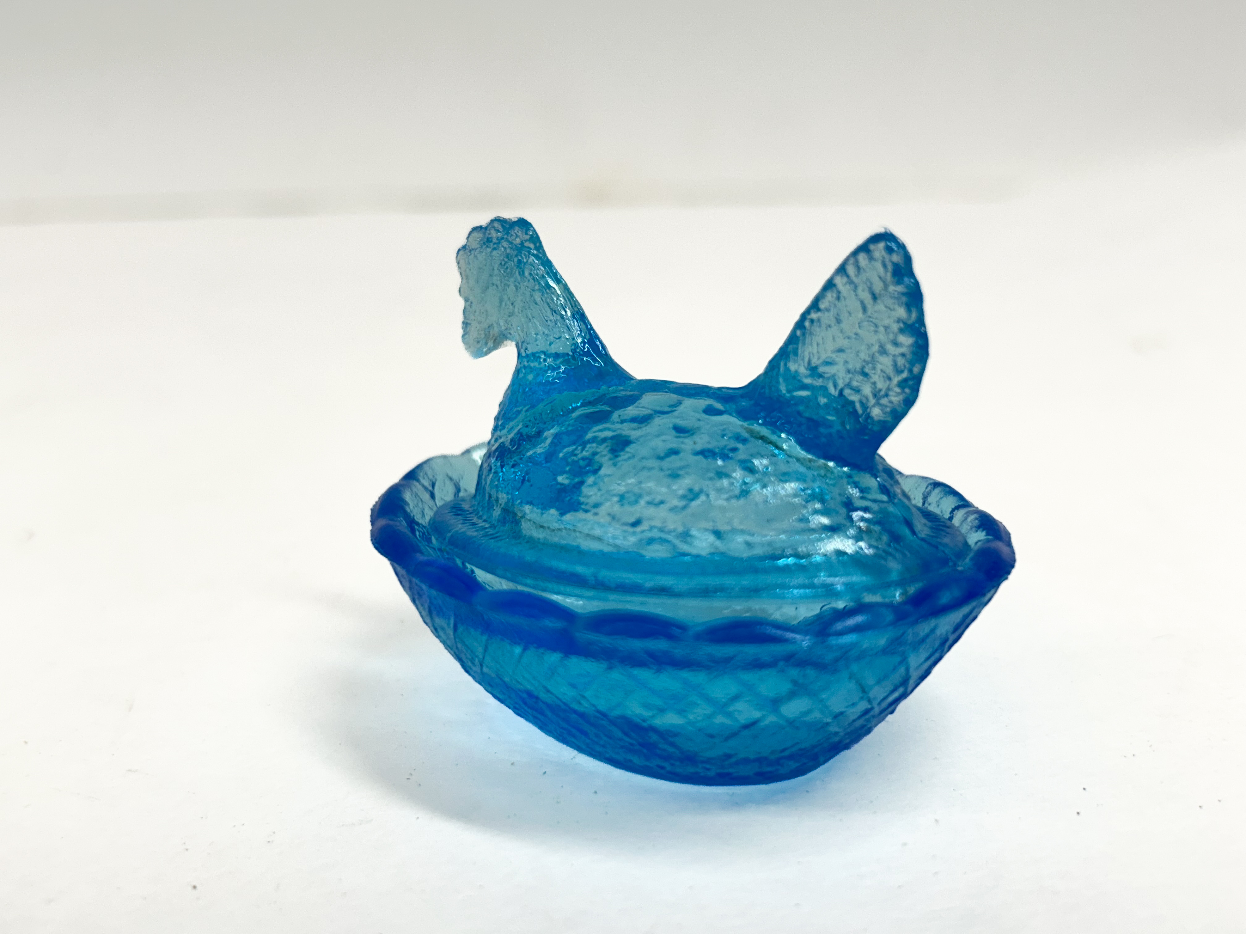 BOYD BLUE GLASS MINIATURE HEN ON NEST