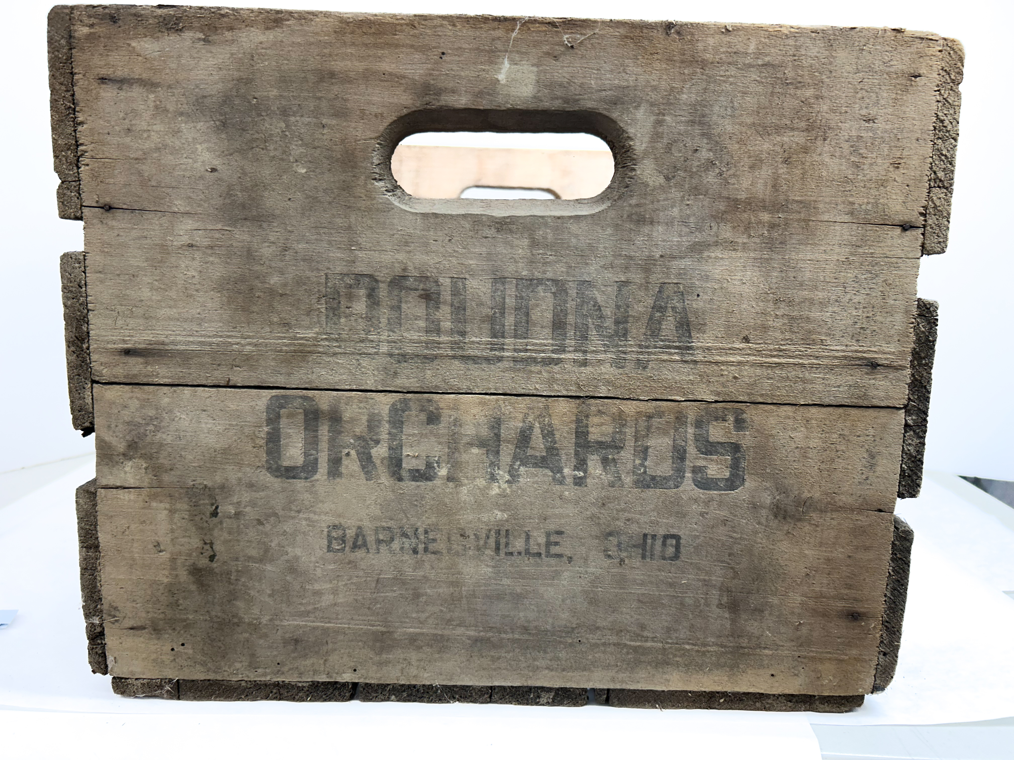 DOUDNA ORCHARDS WOODEN CRATE, MID-20TH CENTURY