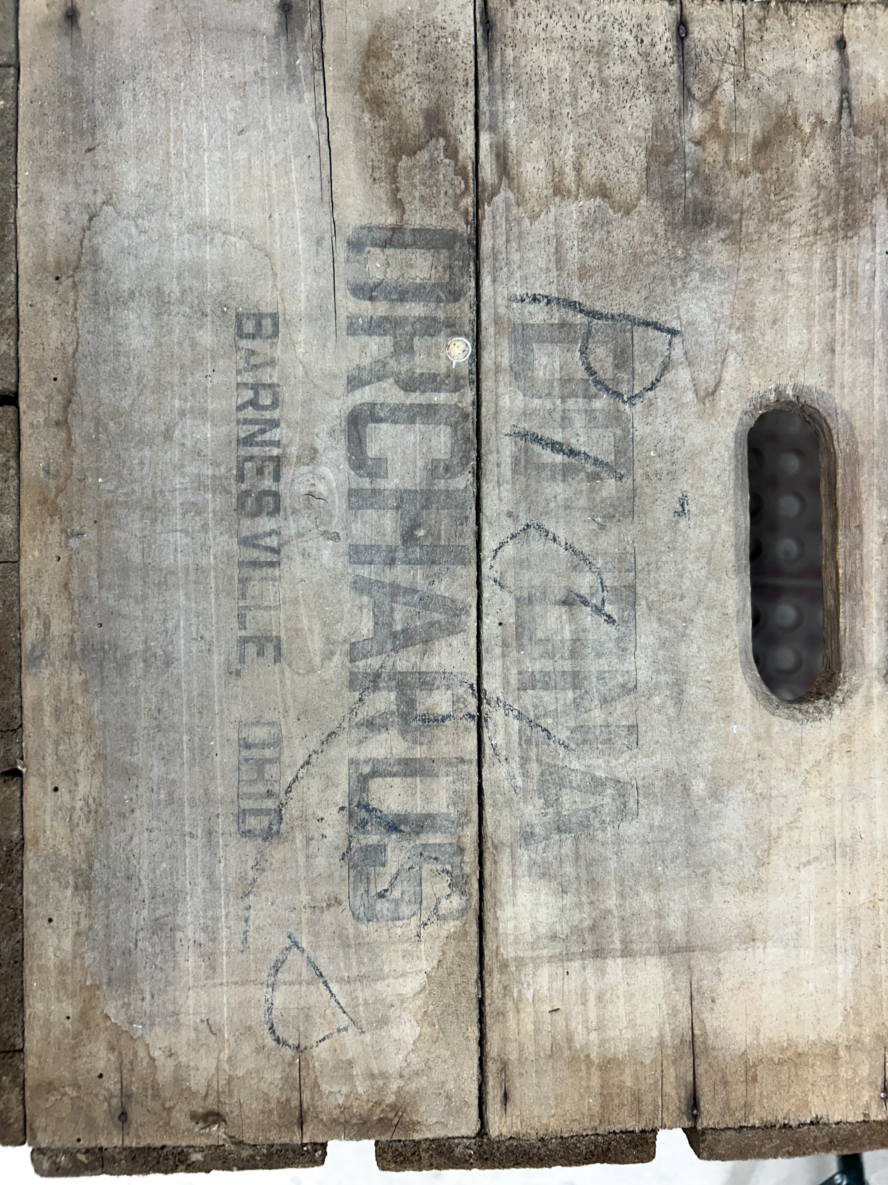 DOUDNA ORCHARDS WOODEN CRATE, MID-20TH CENTURY
