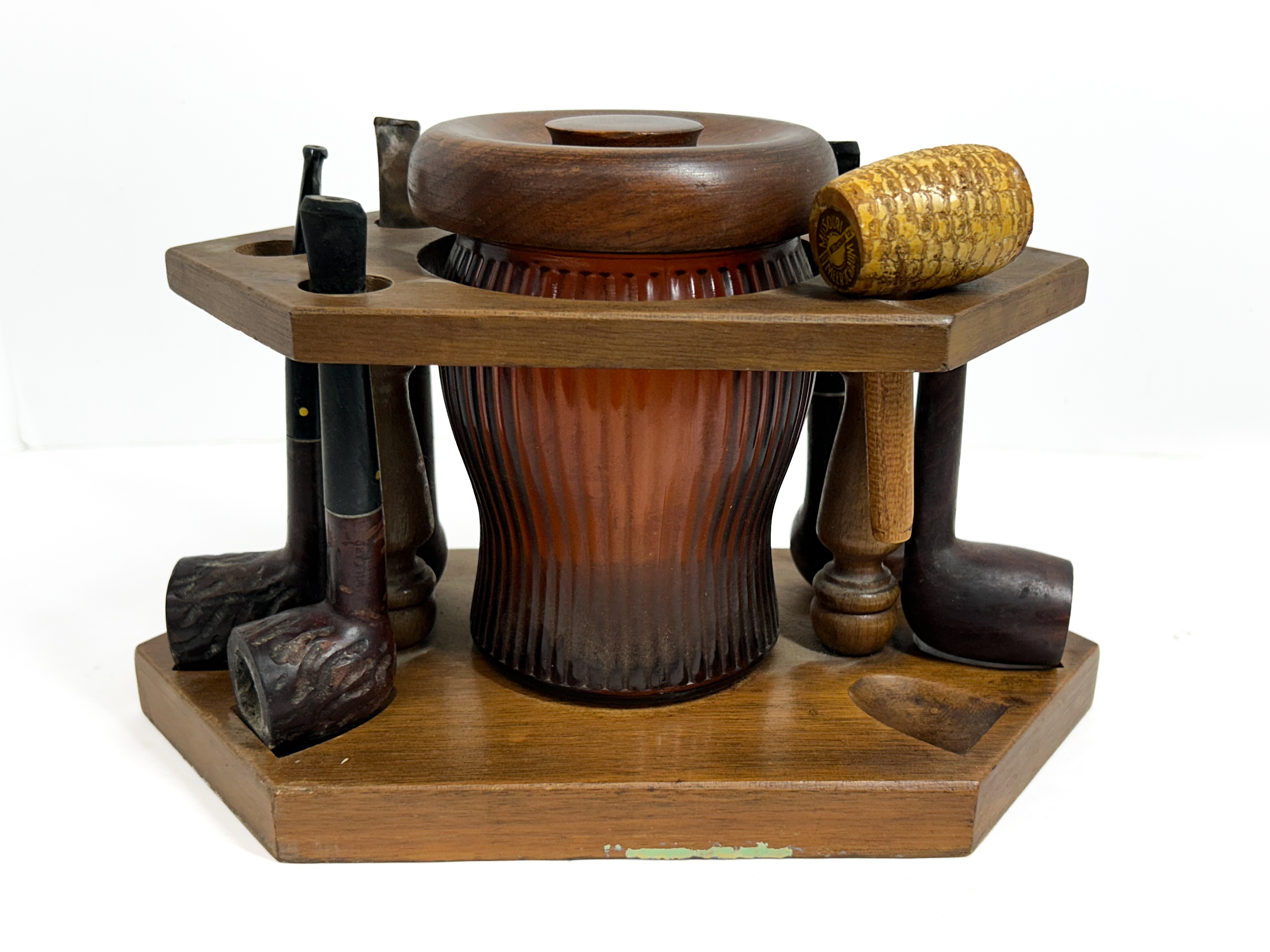 DUN-RITE WALNUT PIPE STAND SET, MID-20TH CENTURY