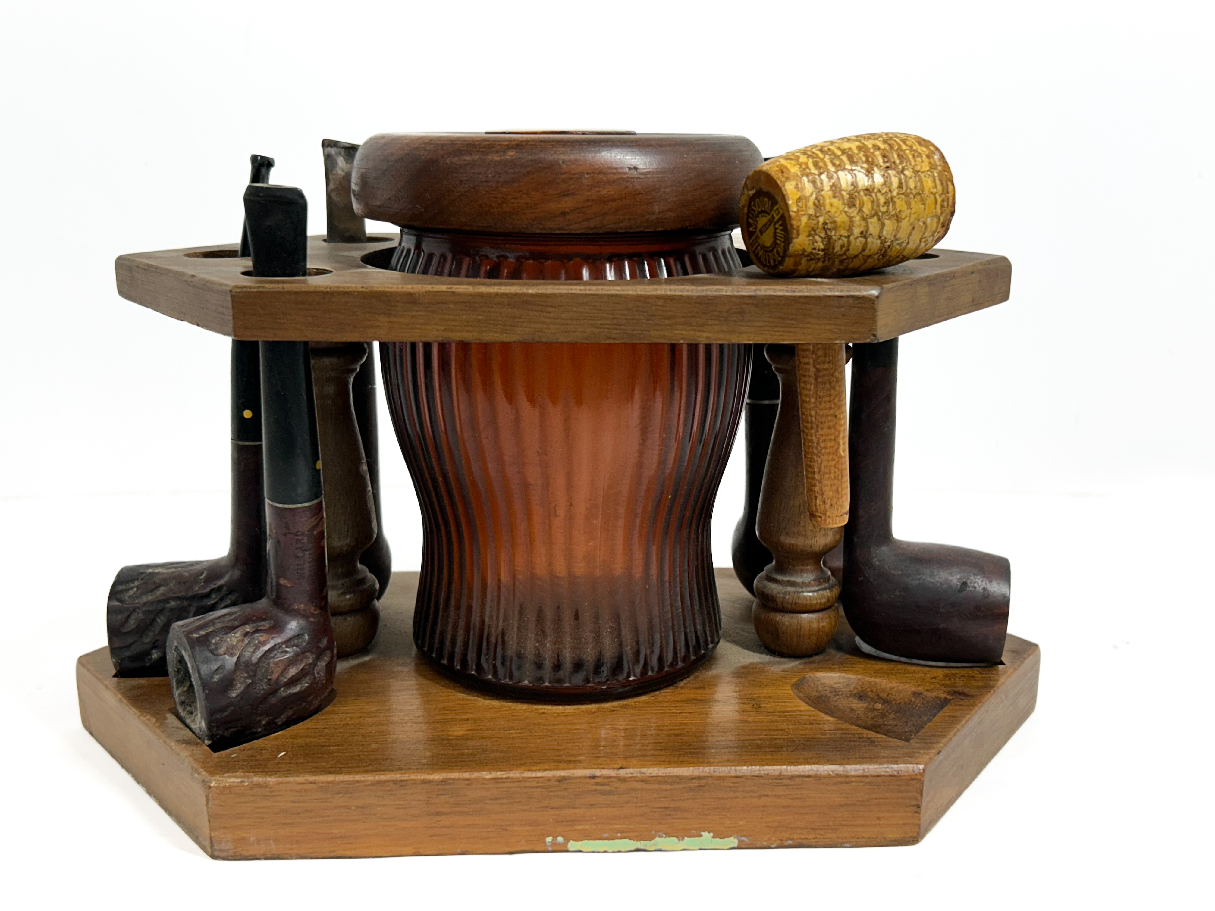 DUN-RITE WALNUT PIPE STAND SET, MID-20TH CENTURY