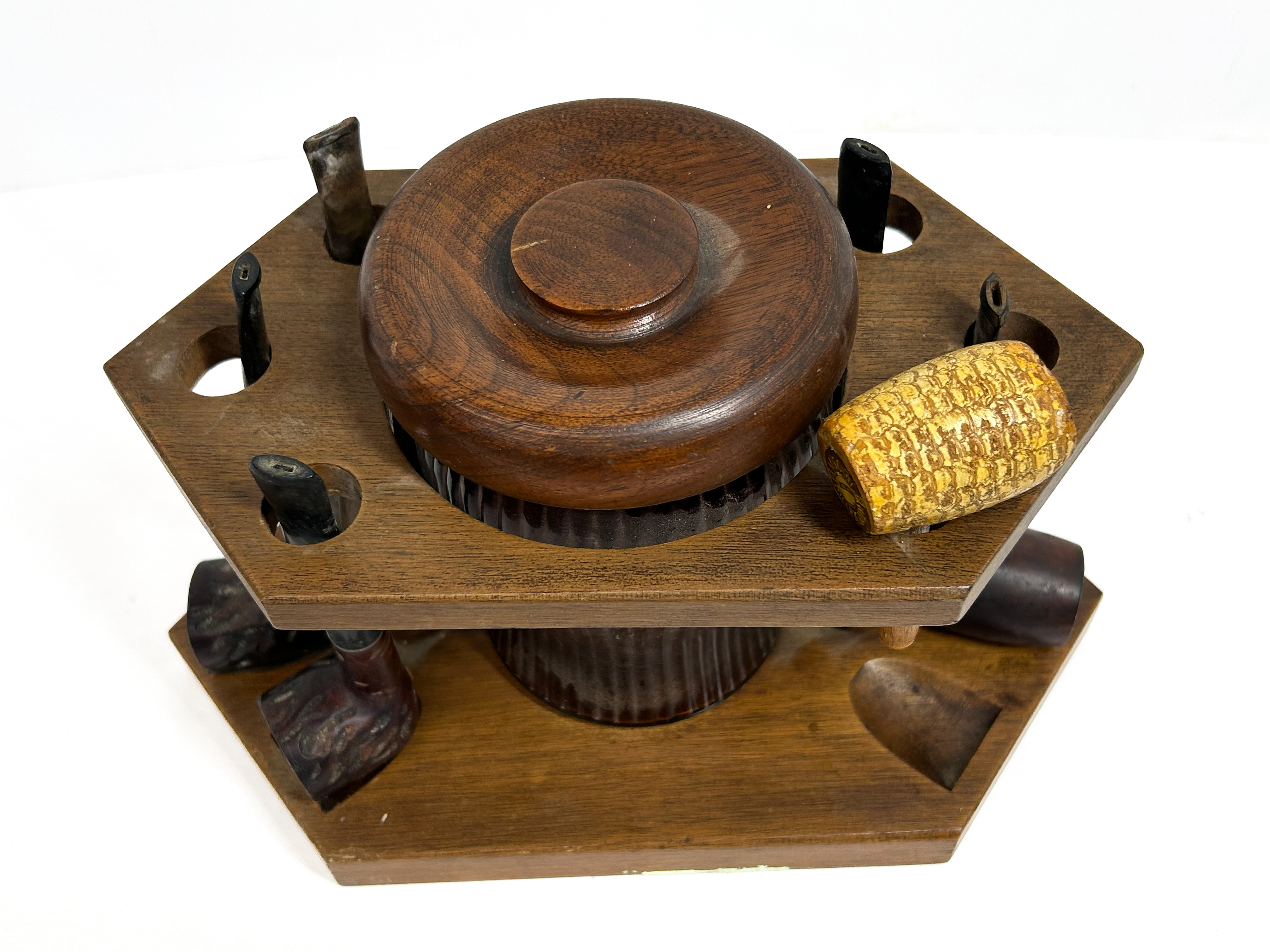 DUN-RITE WALNUT PIPE STAND SET, MID-20TH CENTURY
