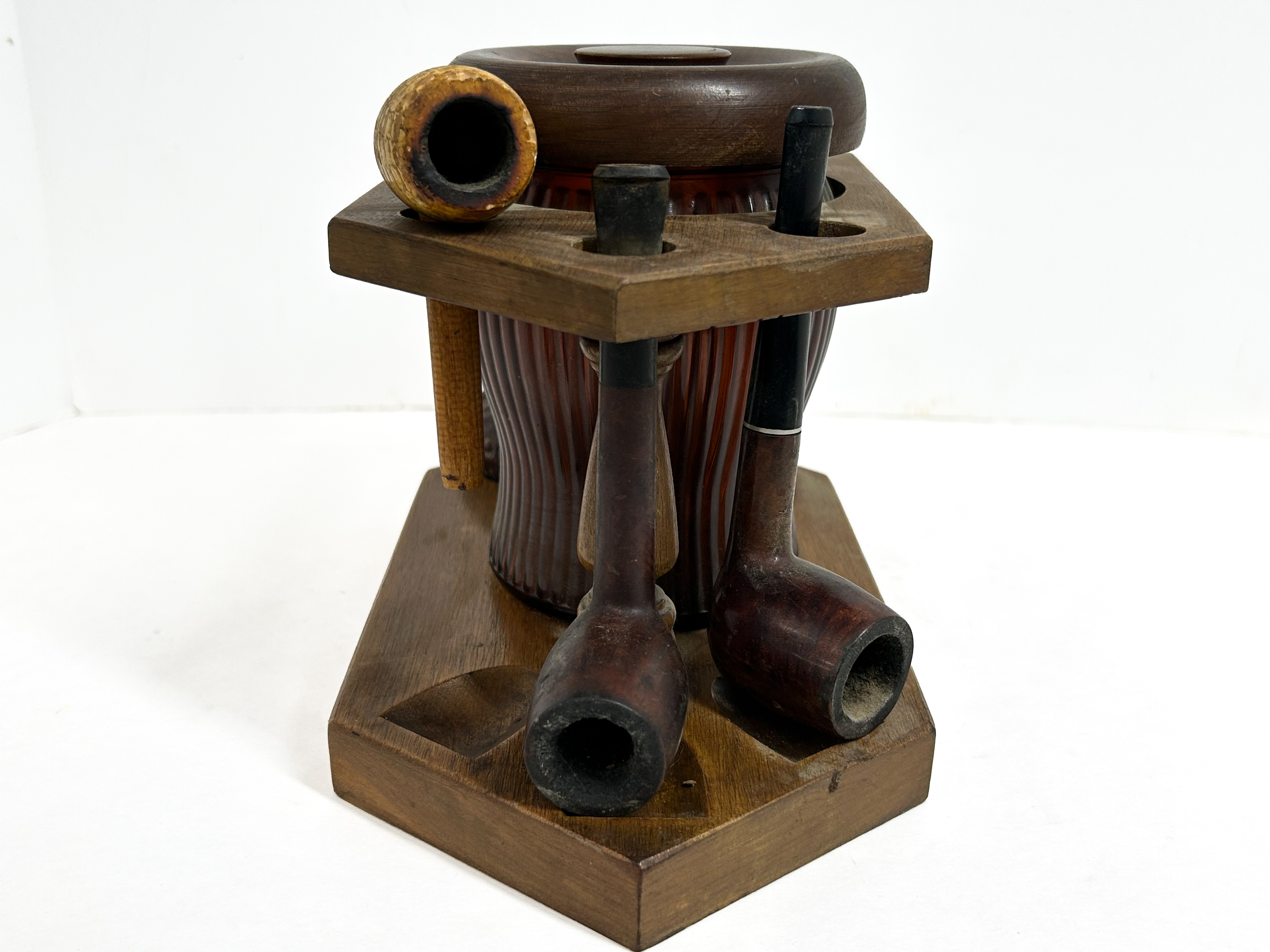DUN-RITE WALNUT PIPE STAND SET, MID-20TH CENTURY