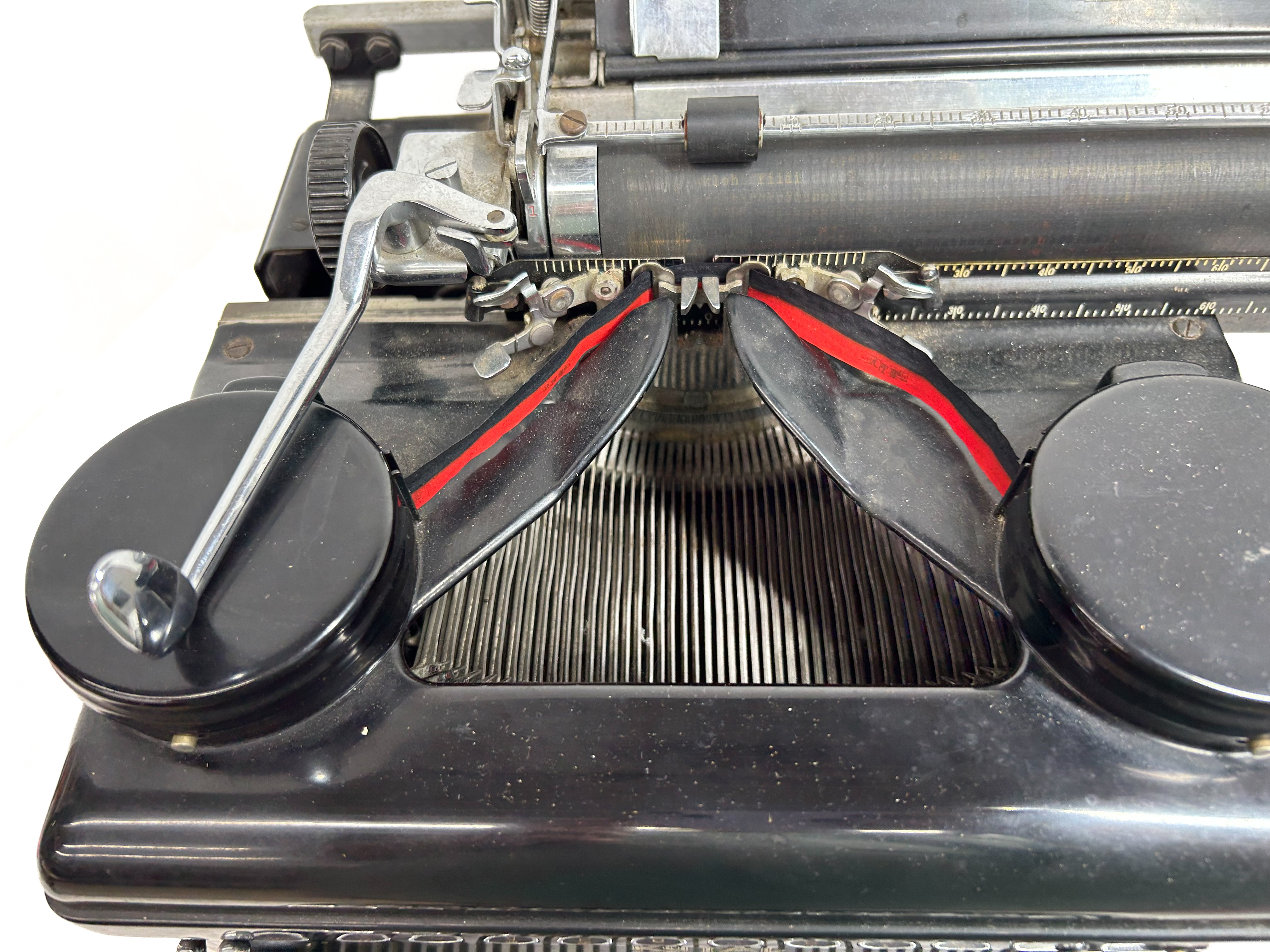 ROYAL KHM ENAMELED TYPEWRITER 1930S