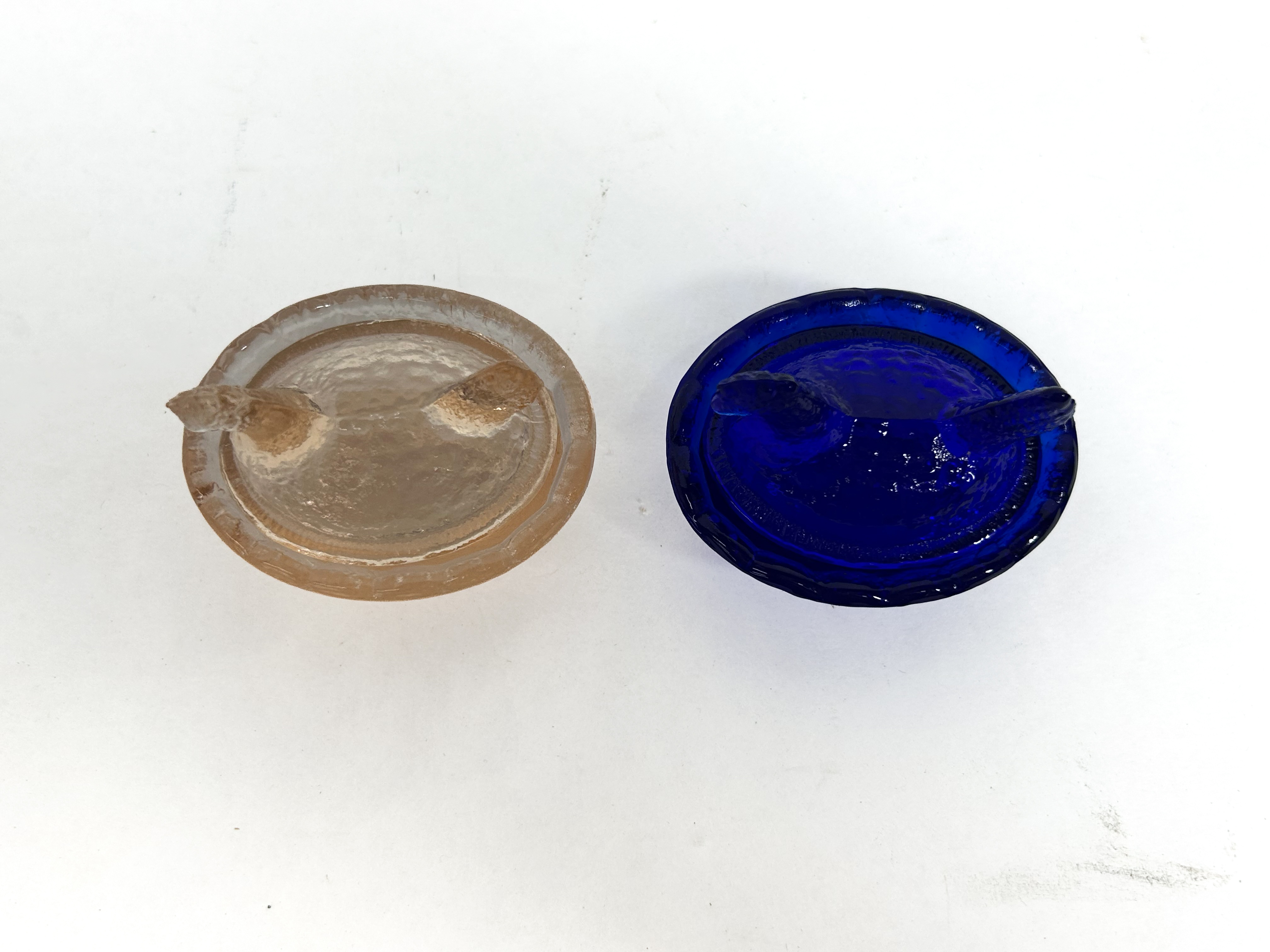 PAIR GLASS HEN ON NEST SALTS