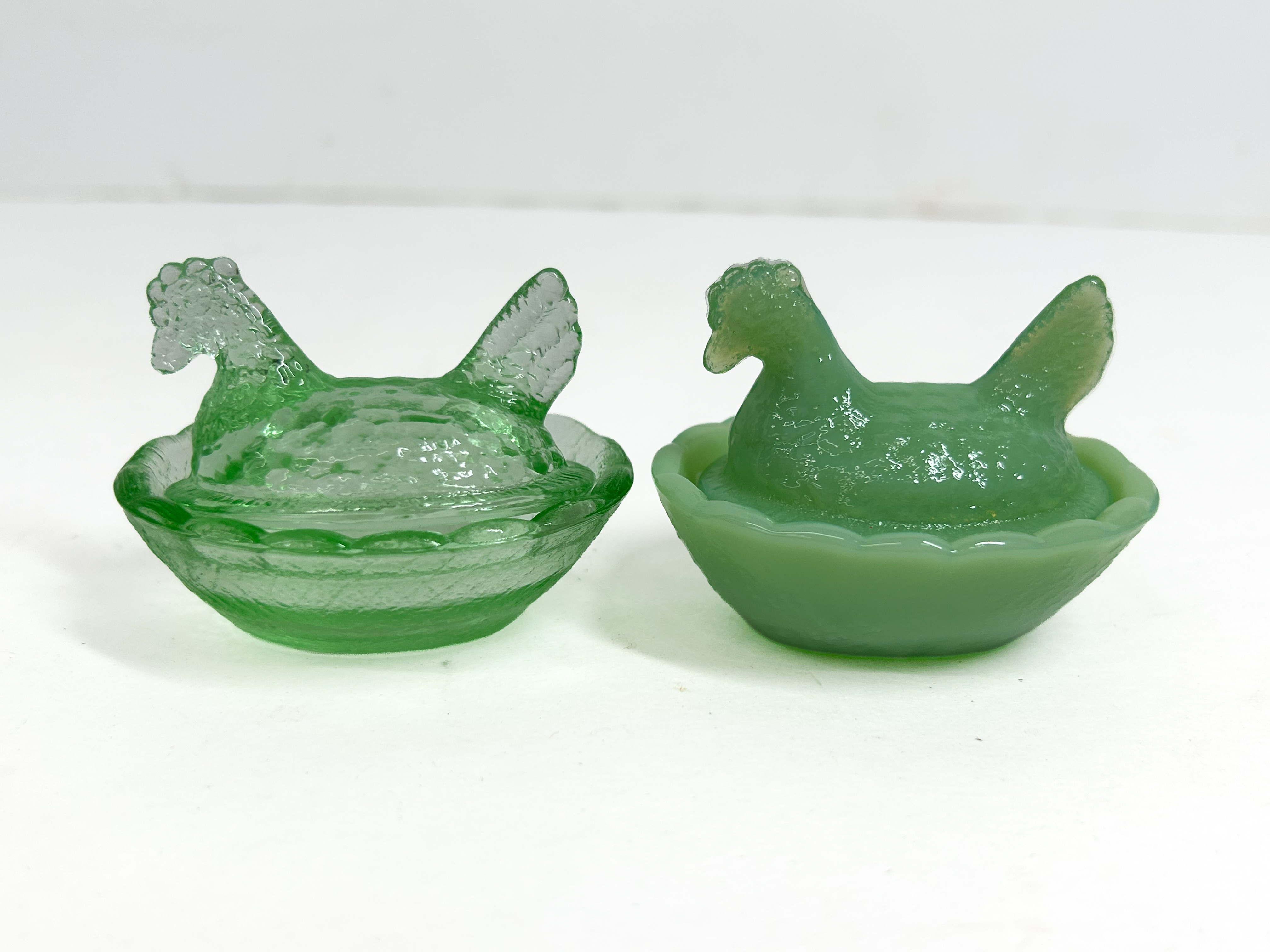 GREEN GLASS MINIATURE HEN-ON-NESTS, MID-20TH CENTURY