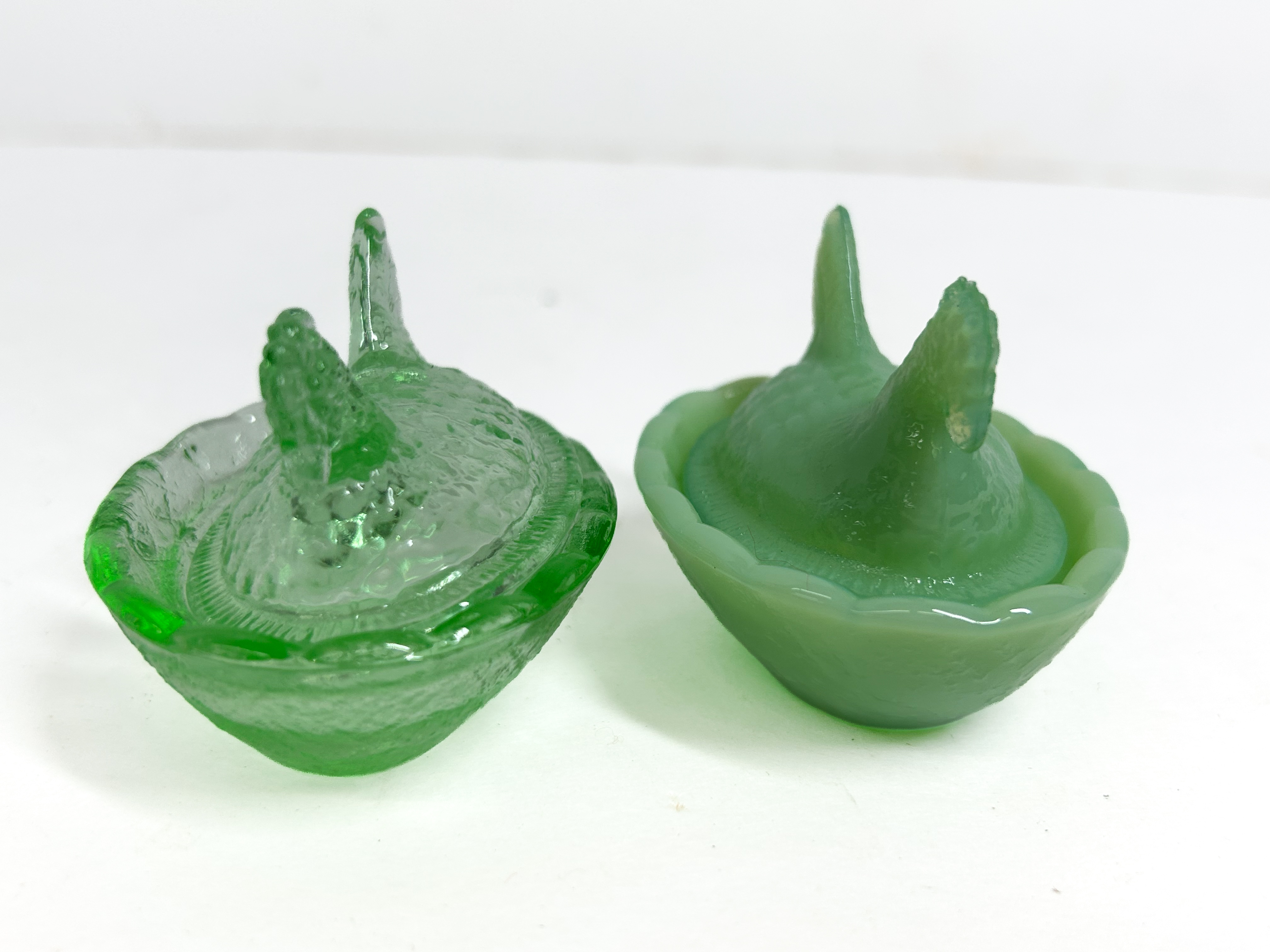 GREEN GLASS MINIATURE HEN-ON-NESTS, MID-20TH CENTURY