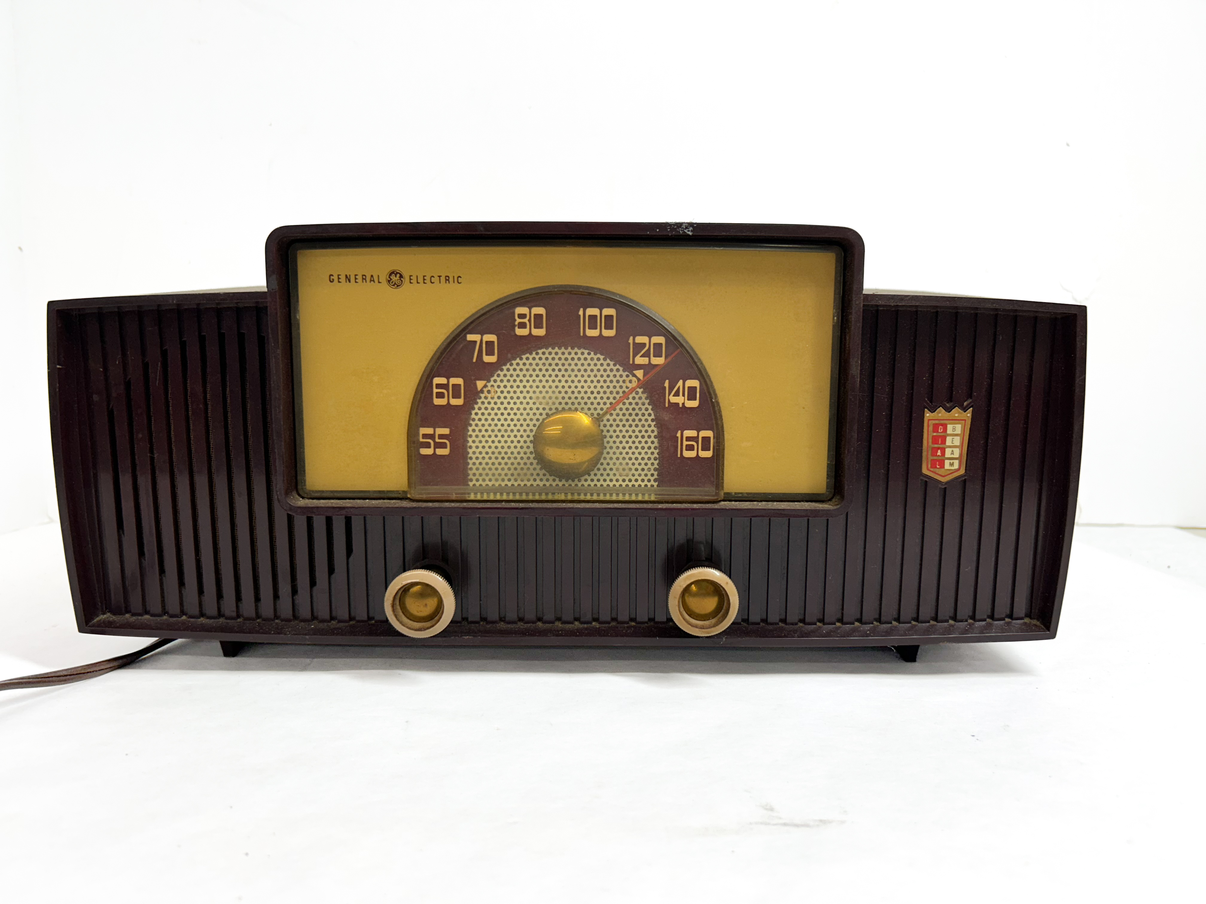 GENERAL ELECTRIC BAKELITE RADIO, 1955