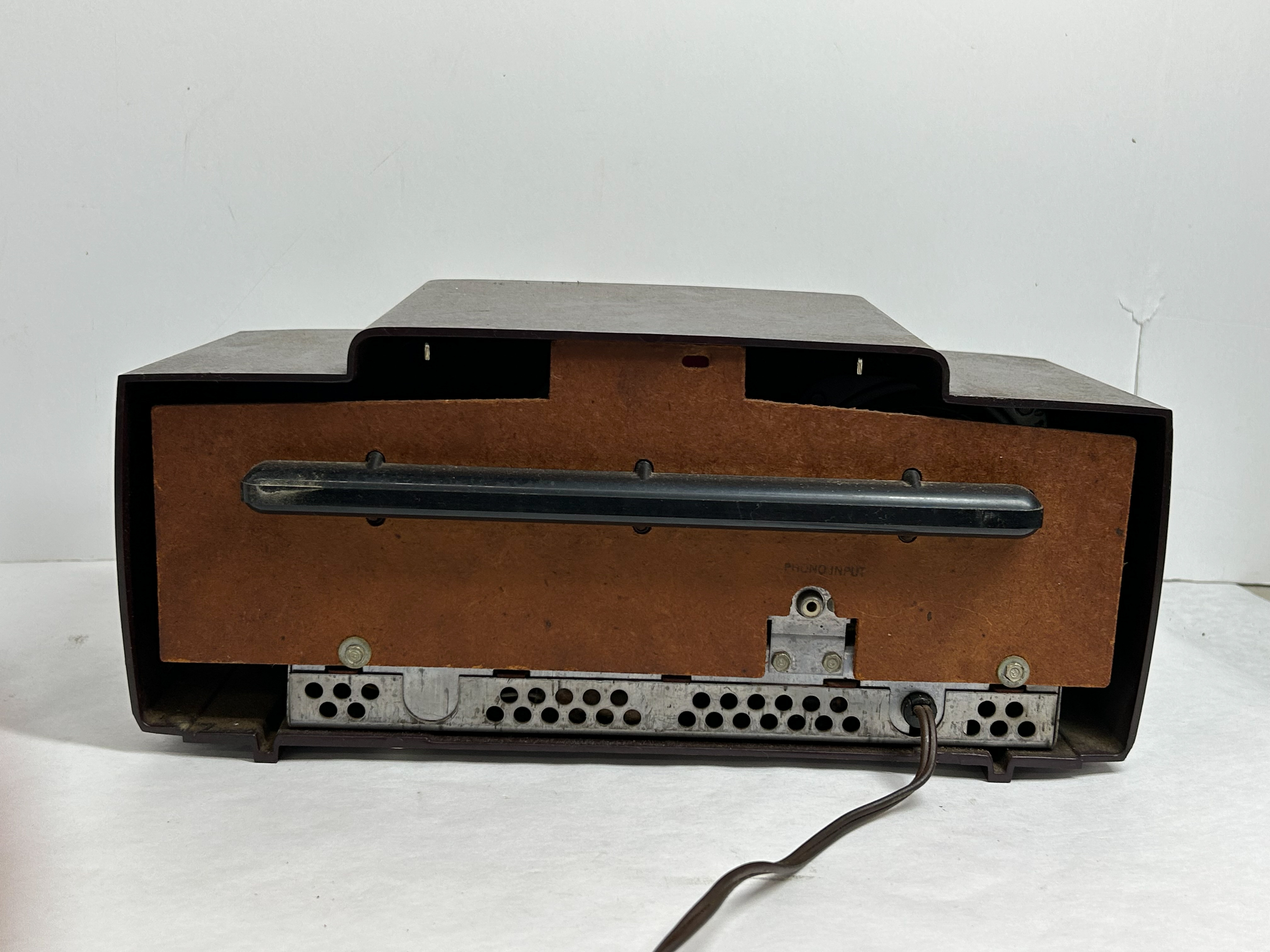 GENERAL ELECTRIC BAKELITE RADIO, 1955