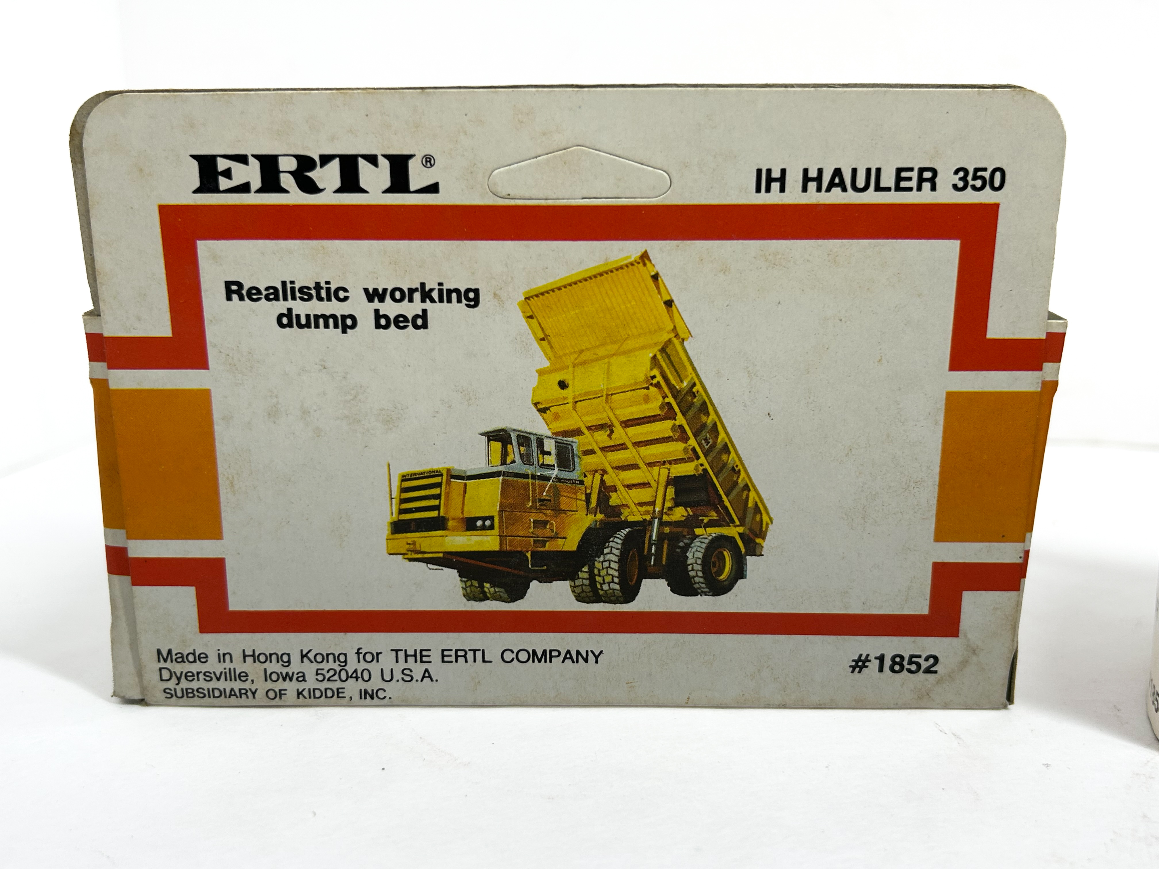 ERTL Mighty Movers International Harvester 1/64 Scale Construction Vehicles
