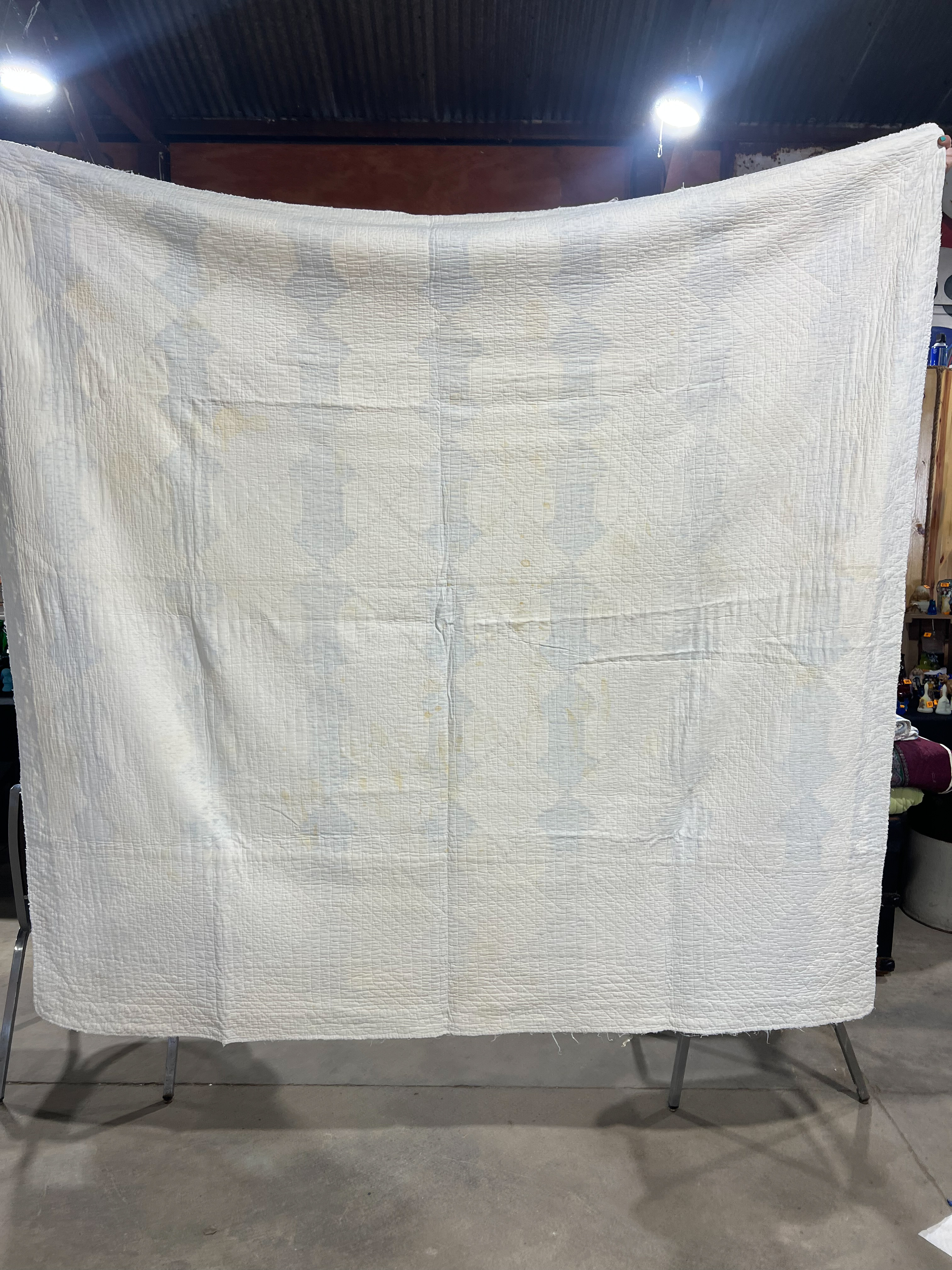 BLUE AND WHITE COTTON SPOOL QUILT, MID-20TH CENTURY