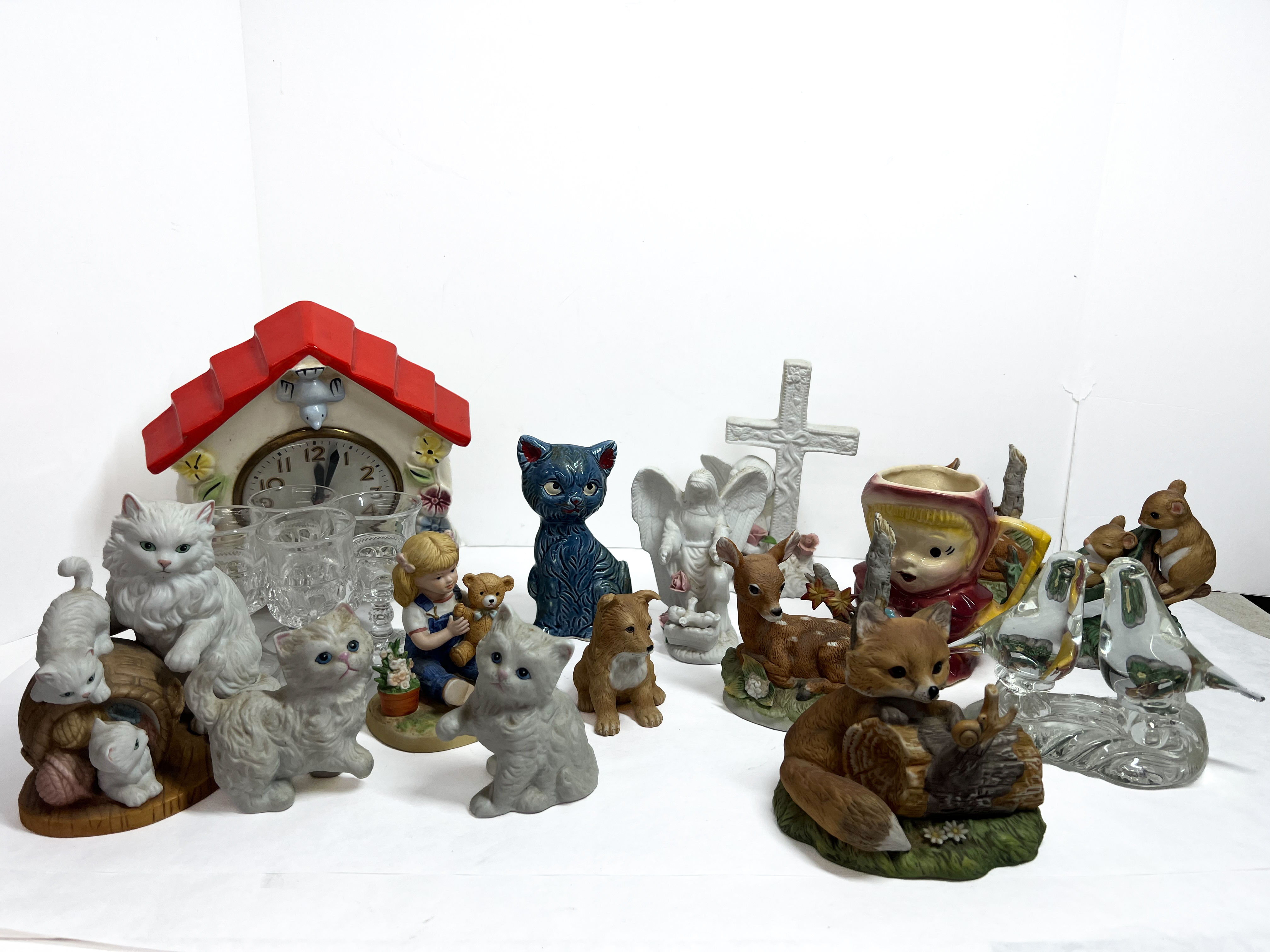 A Collection of Decorative Figurines, Tableware, and a Ceramic Mantel Clock including Enesco Calico Kittens