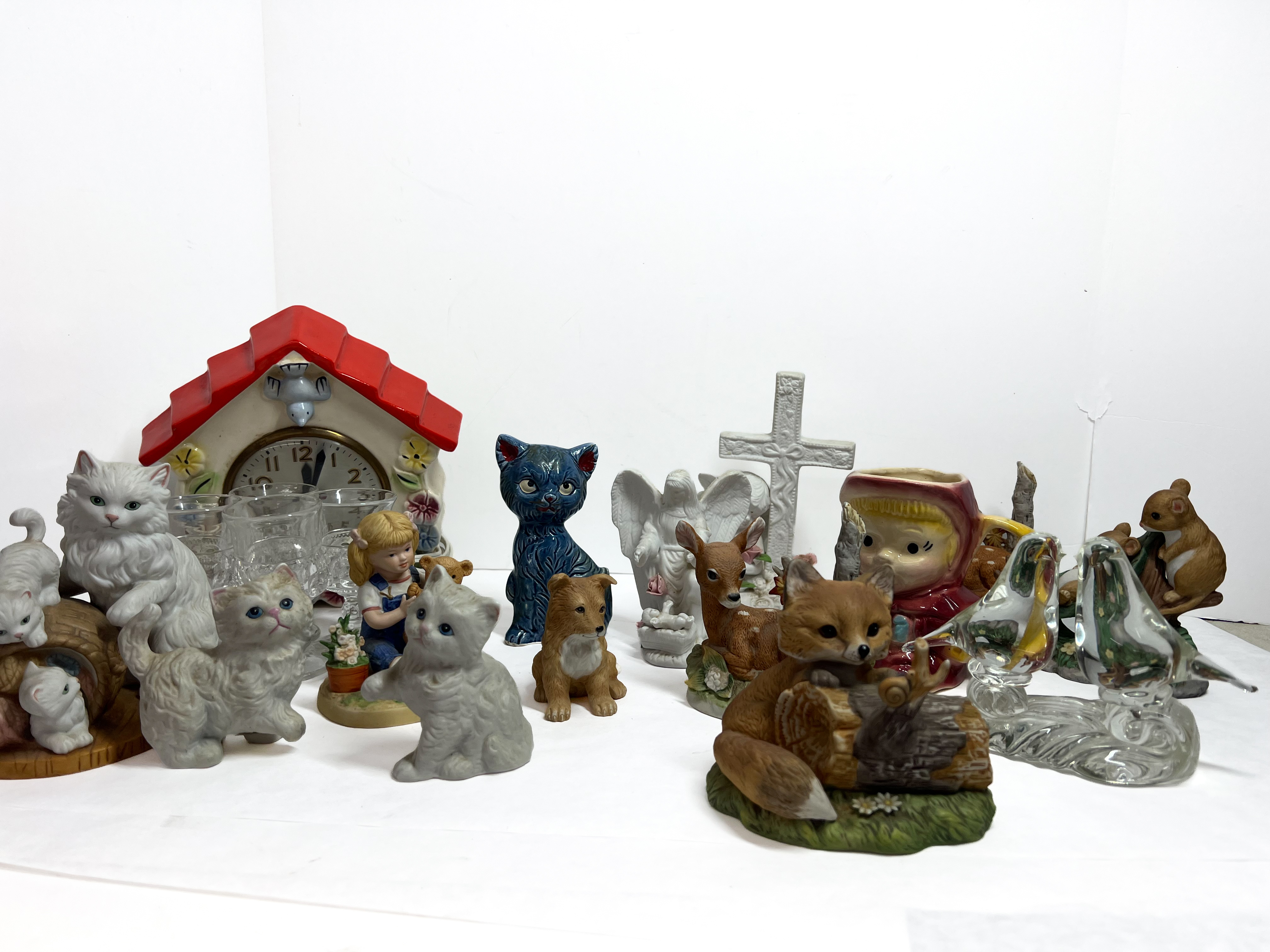 A Collection of Decorative Figurines, Tableware, and a Ceramic Mantel Clock including Enesco Calico Kittens