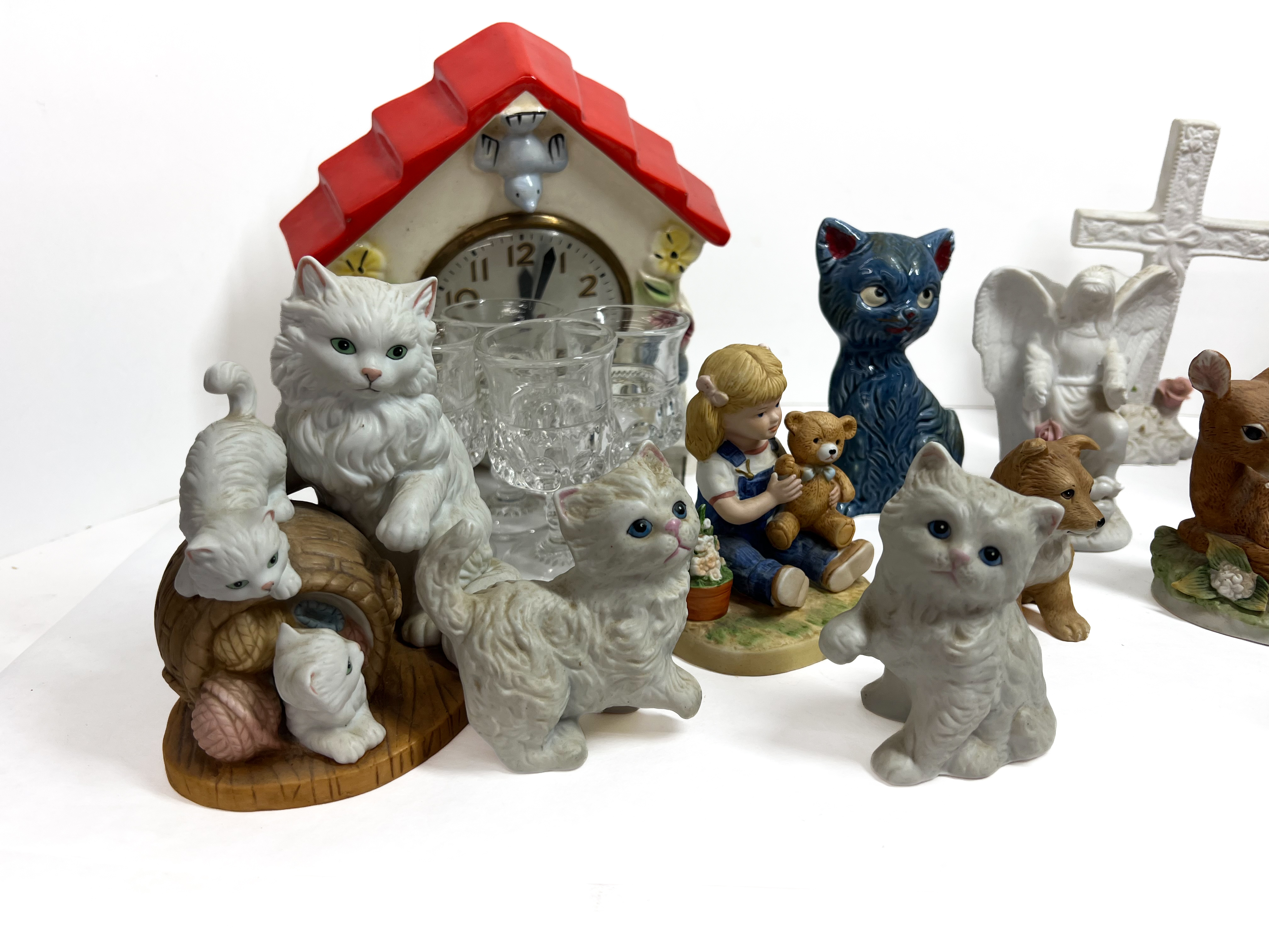 A Collection of Decorative Figurines, Tableware, and a Ceramic Mantel Clock including Enesco Calico Kittens