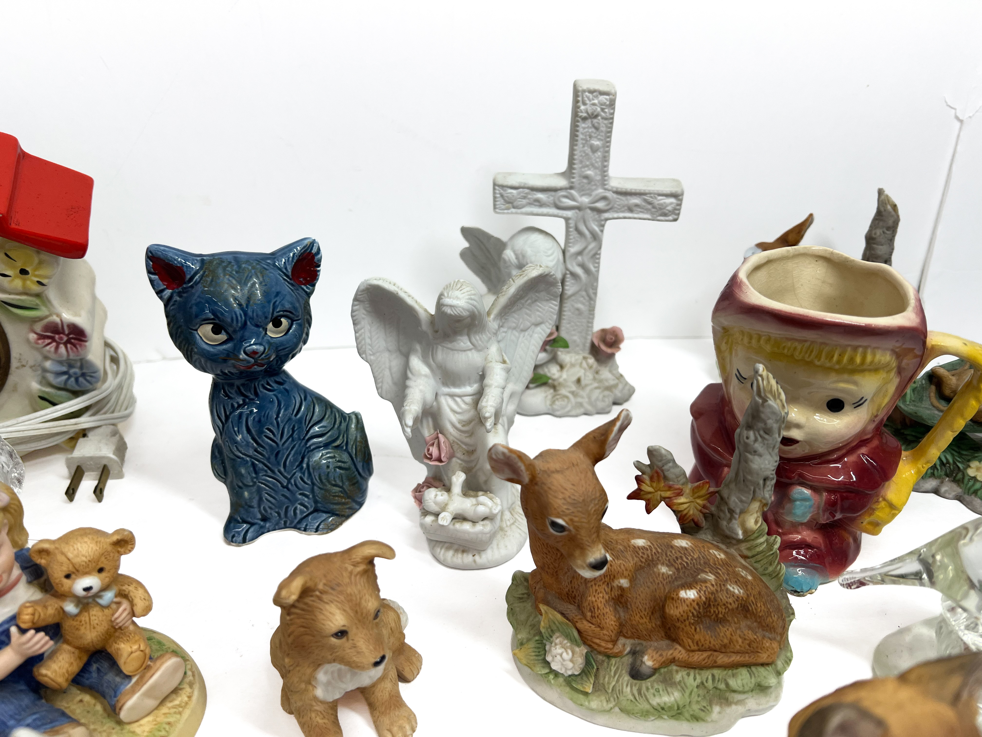 A Collection of Decorative Figurines, Tableware, and a Ceramic Mantel Clock including Enesco Calico Kittens
