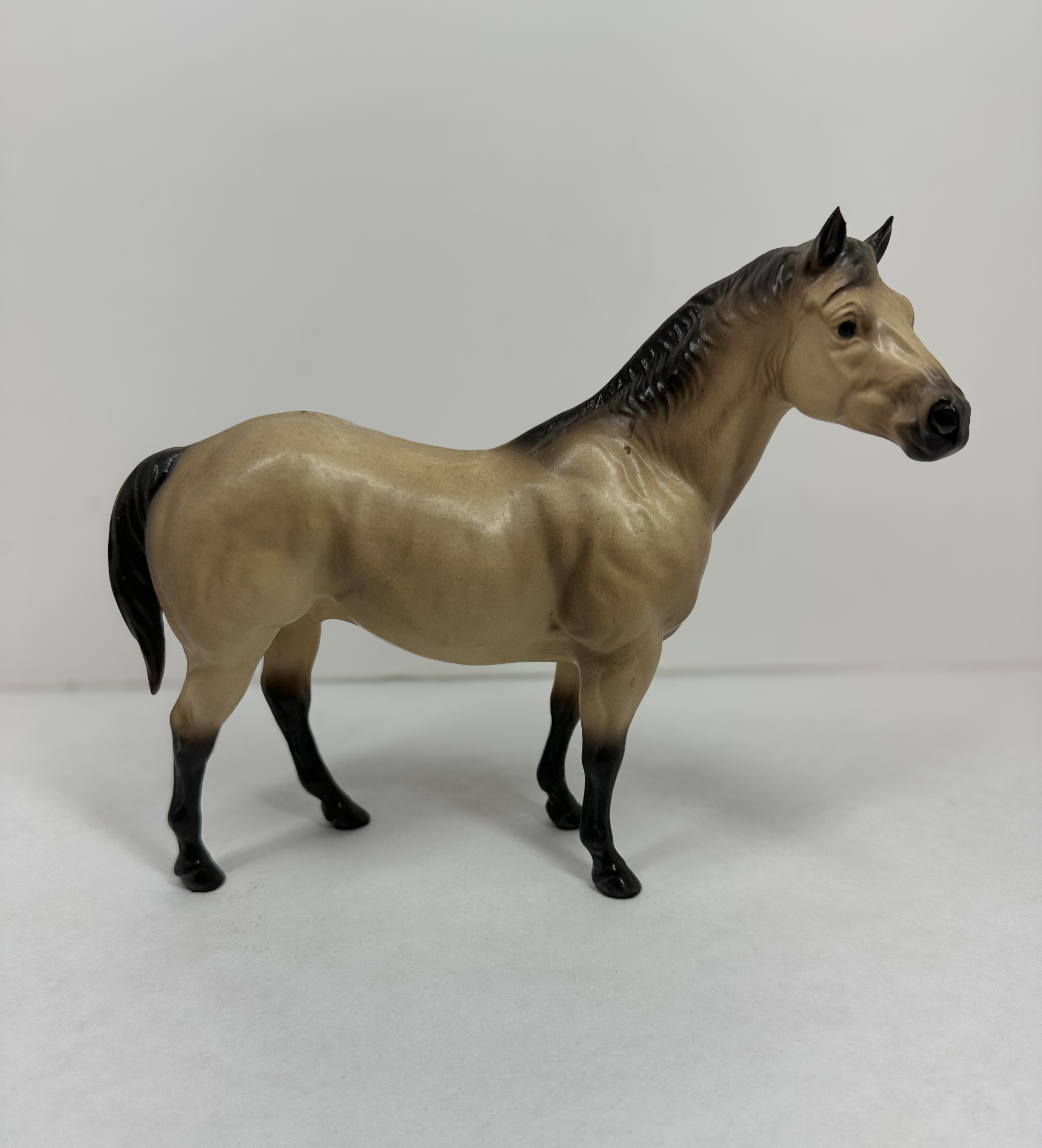 BUCKSKIN ADIOS PLASTIC HORSE