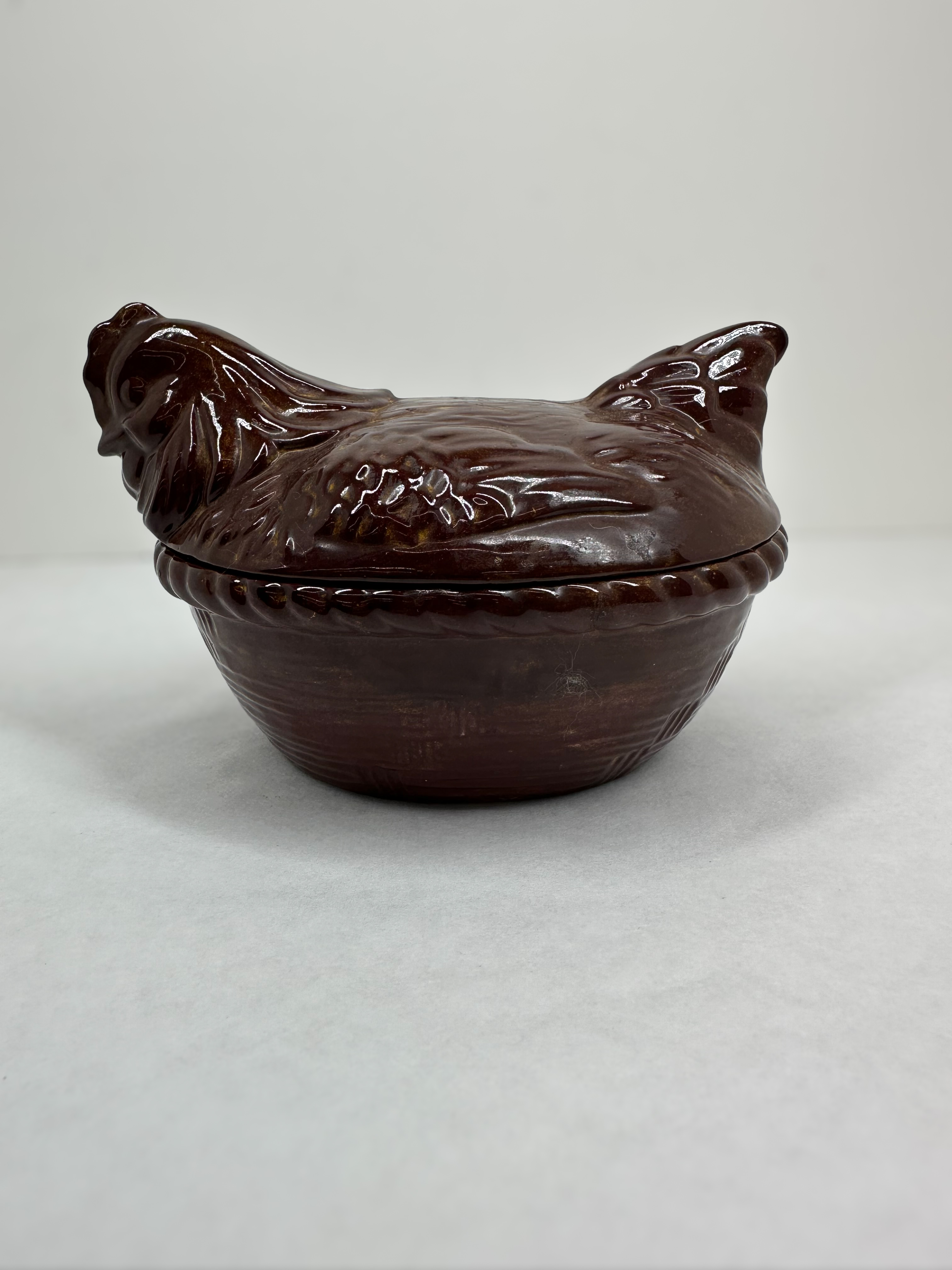 HULL POTTERY CERAMIC HEN ON NEST
