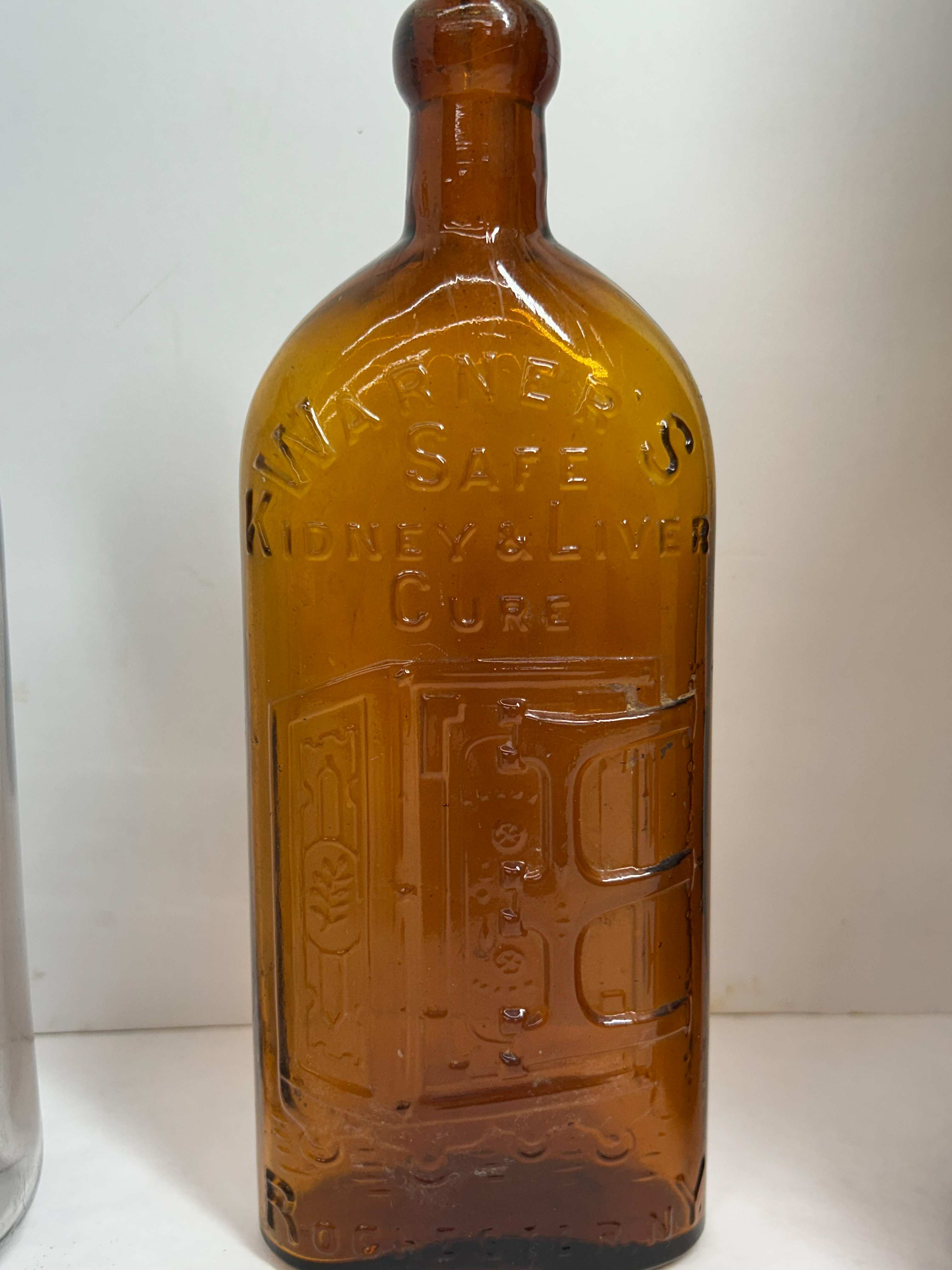 VARIOUS MAKERS, VINTAGE COLLECTIBLES GROUP, 1922-1946