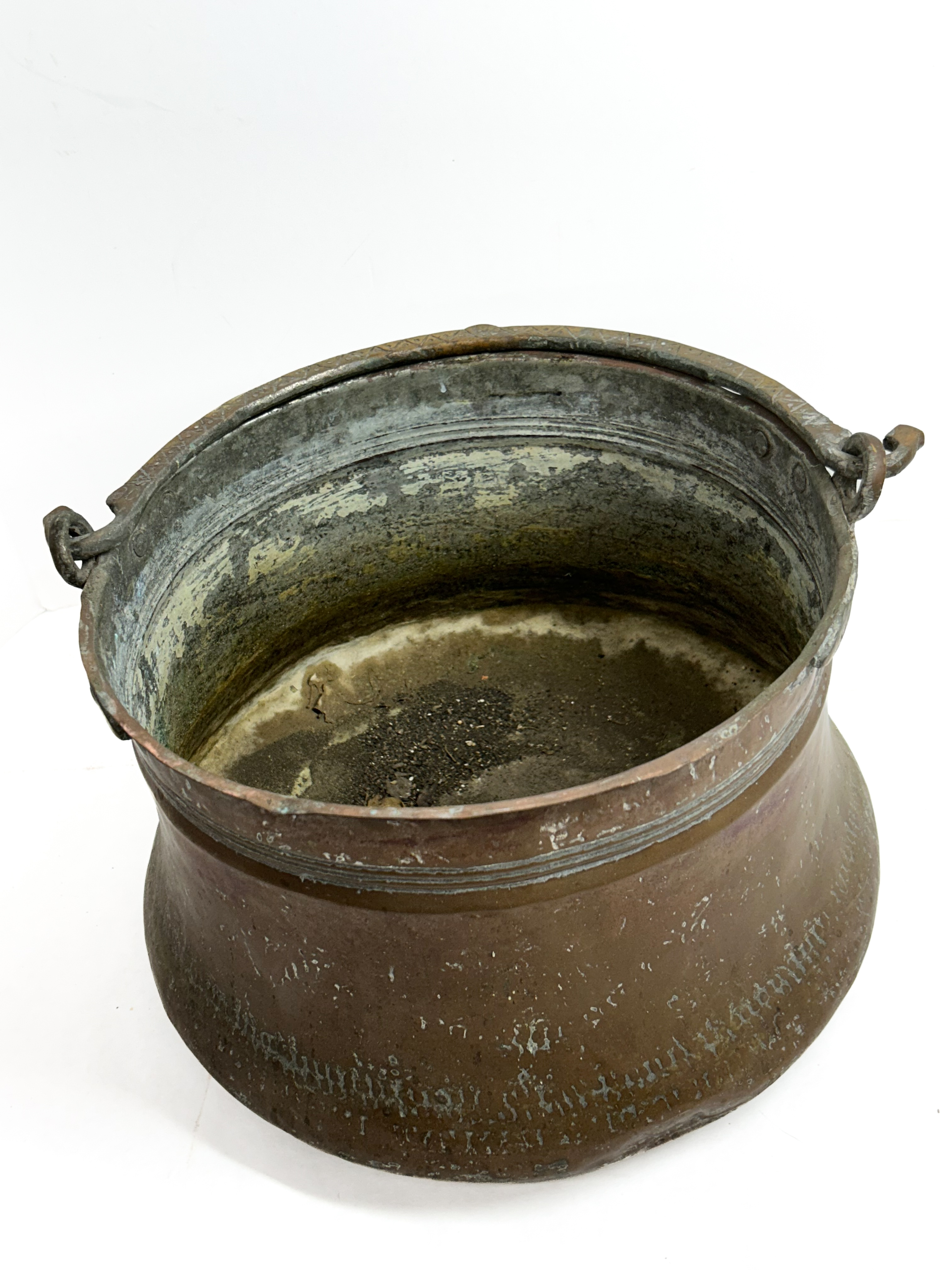 HAND-HAMMERED COPPER CAULDRON LATE 19TH CENTURY
