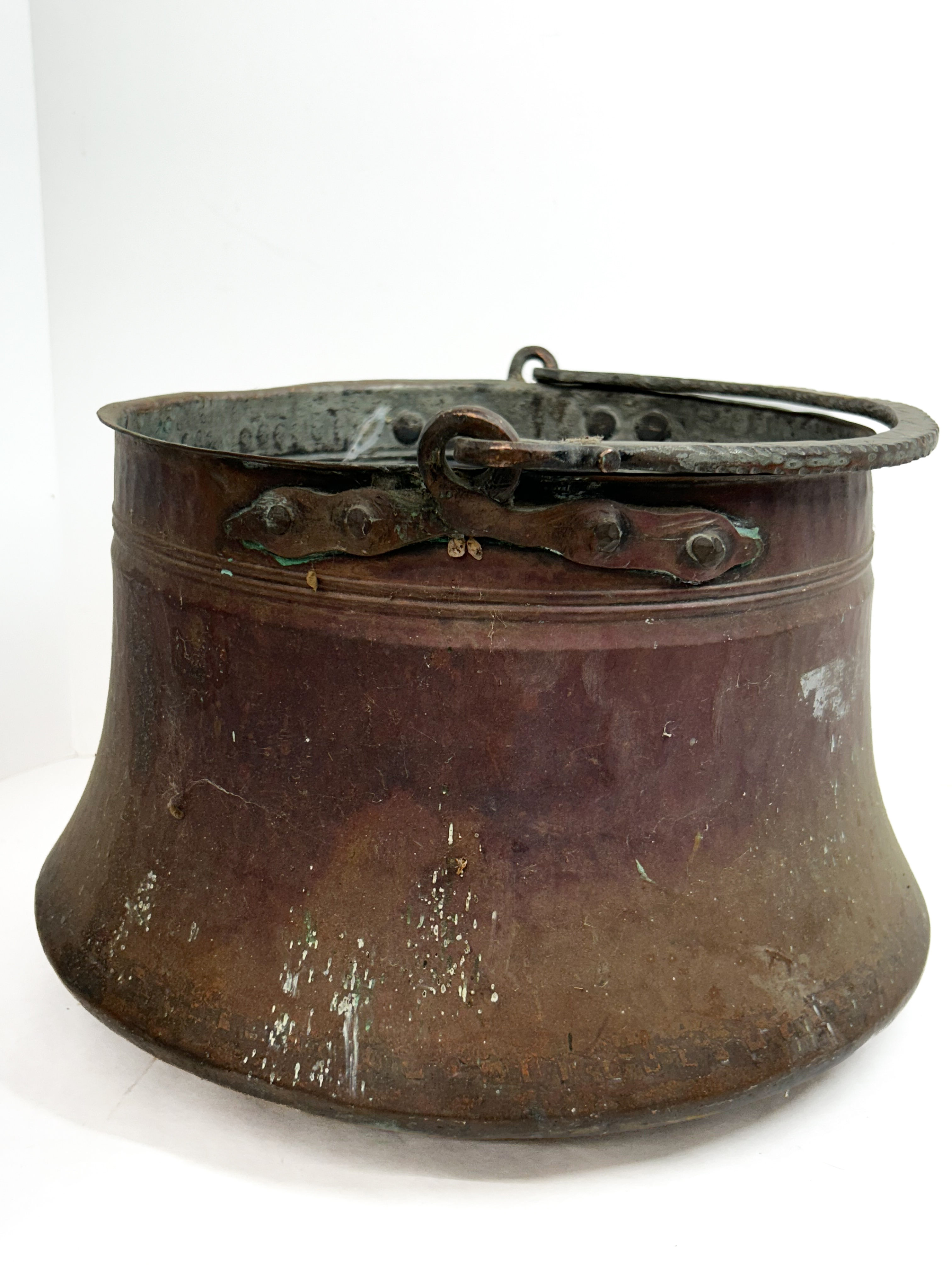 HAND-HAMMERED COPPER CAULDRON LATE 19TH CENTURY