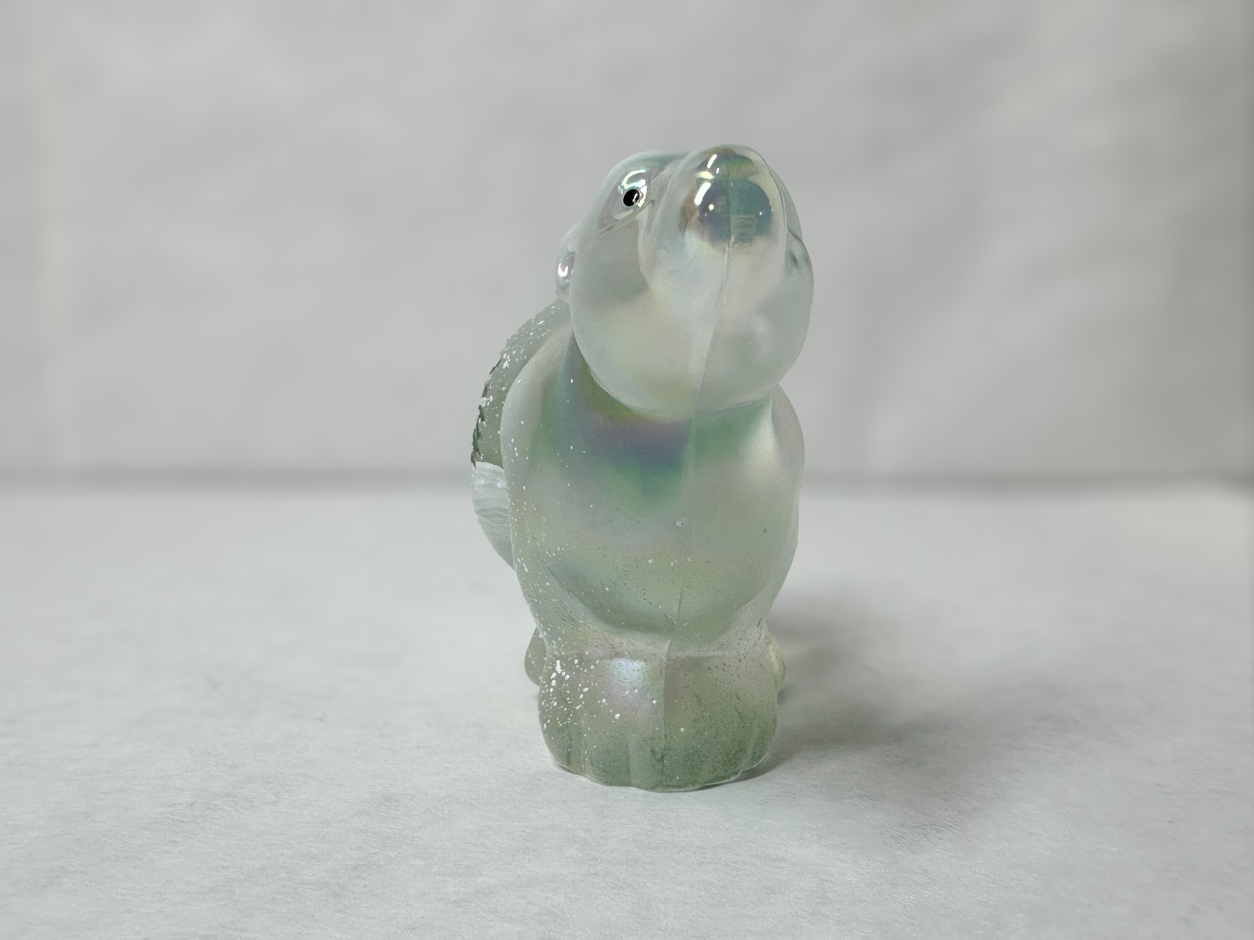 FENTON IRIDIZED OPALESCENT POLAR BEAR, 1990S
