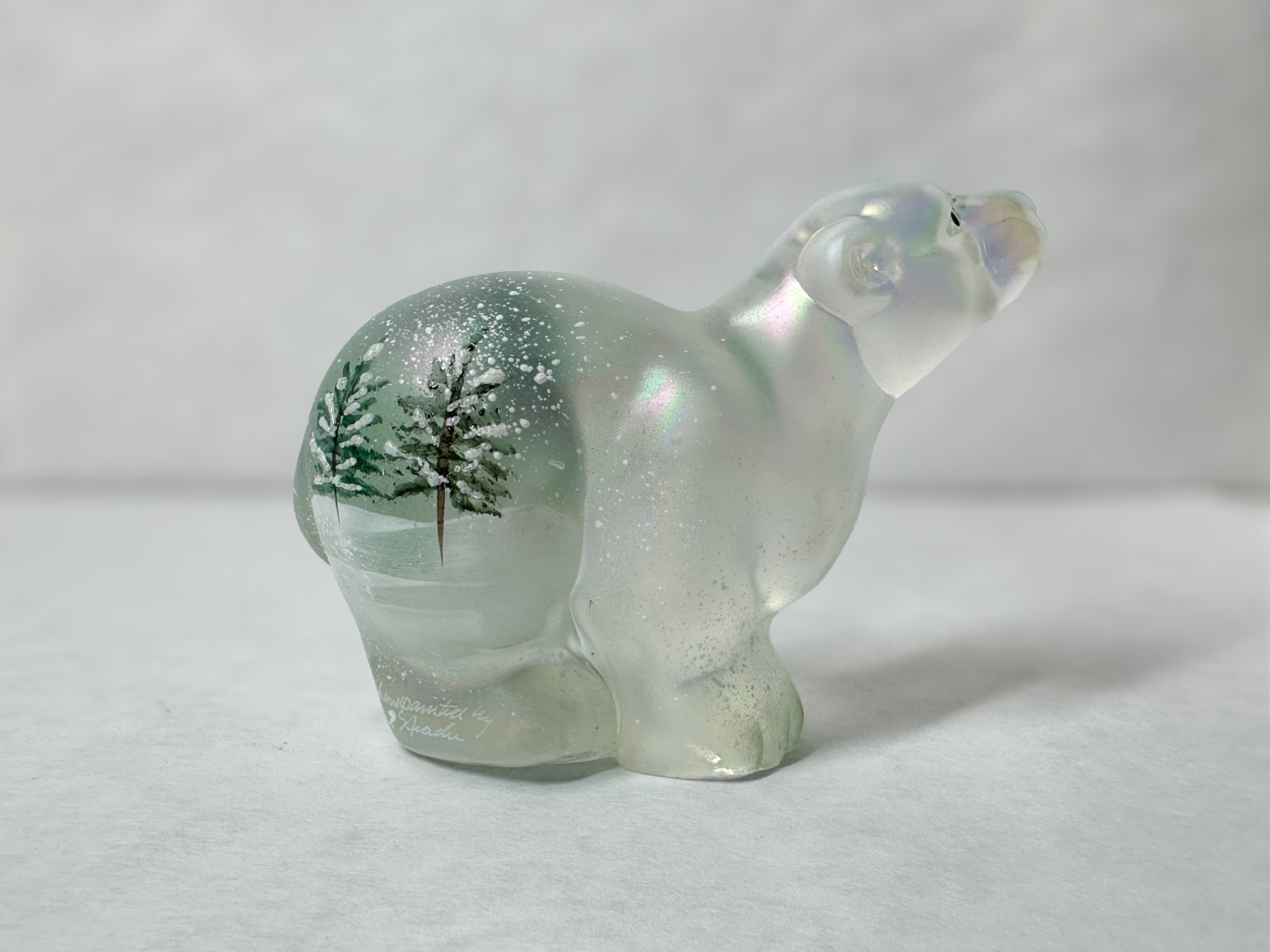 FENTON IRIDIZED OPALESCENT POLAR BEAR, 1990S
