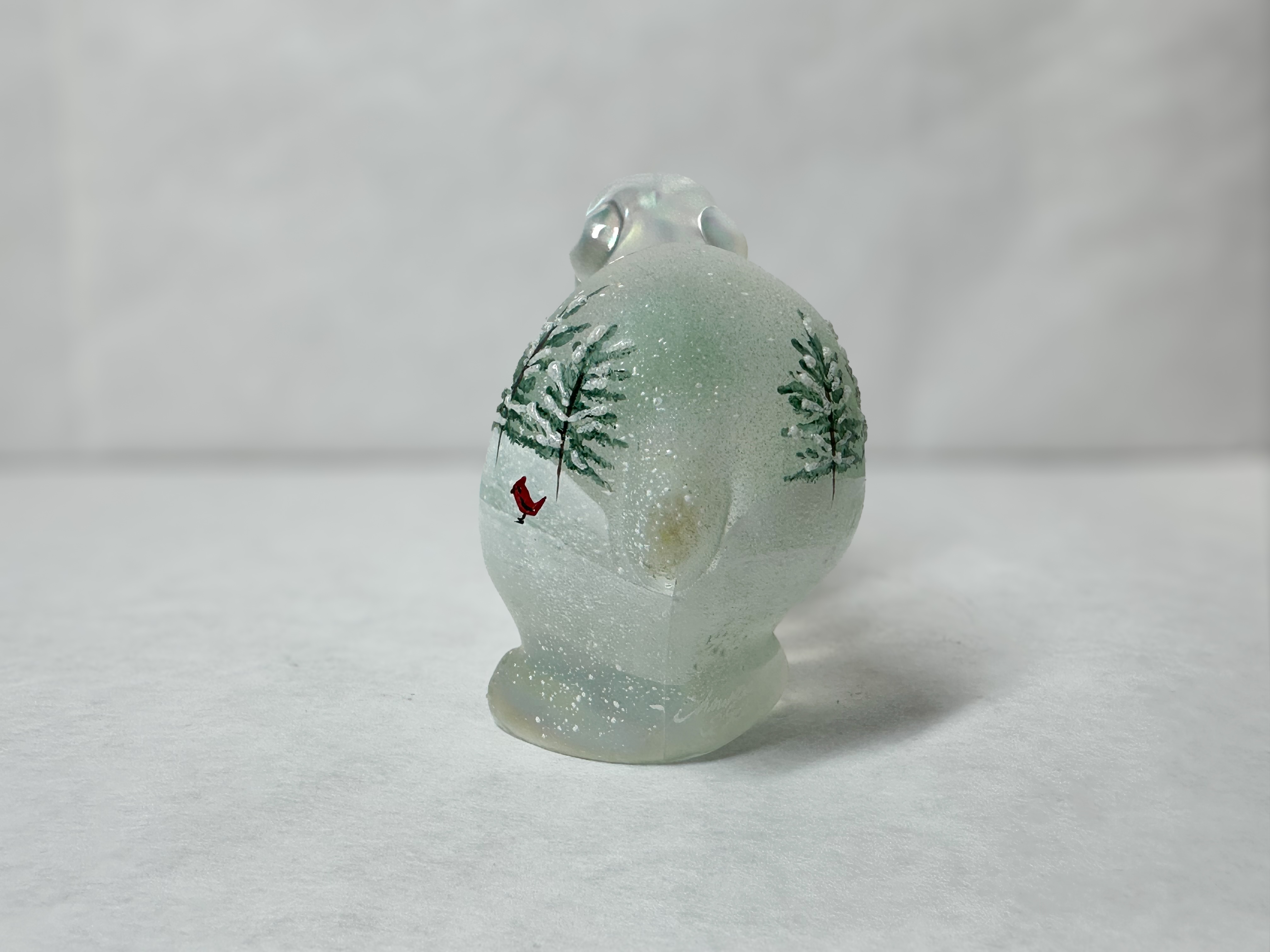 FENTON IRIDIZED OPALESCENT POLAR BEAR, 1990S