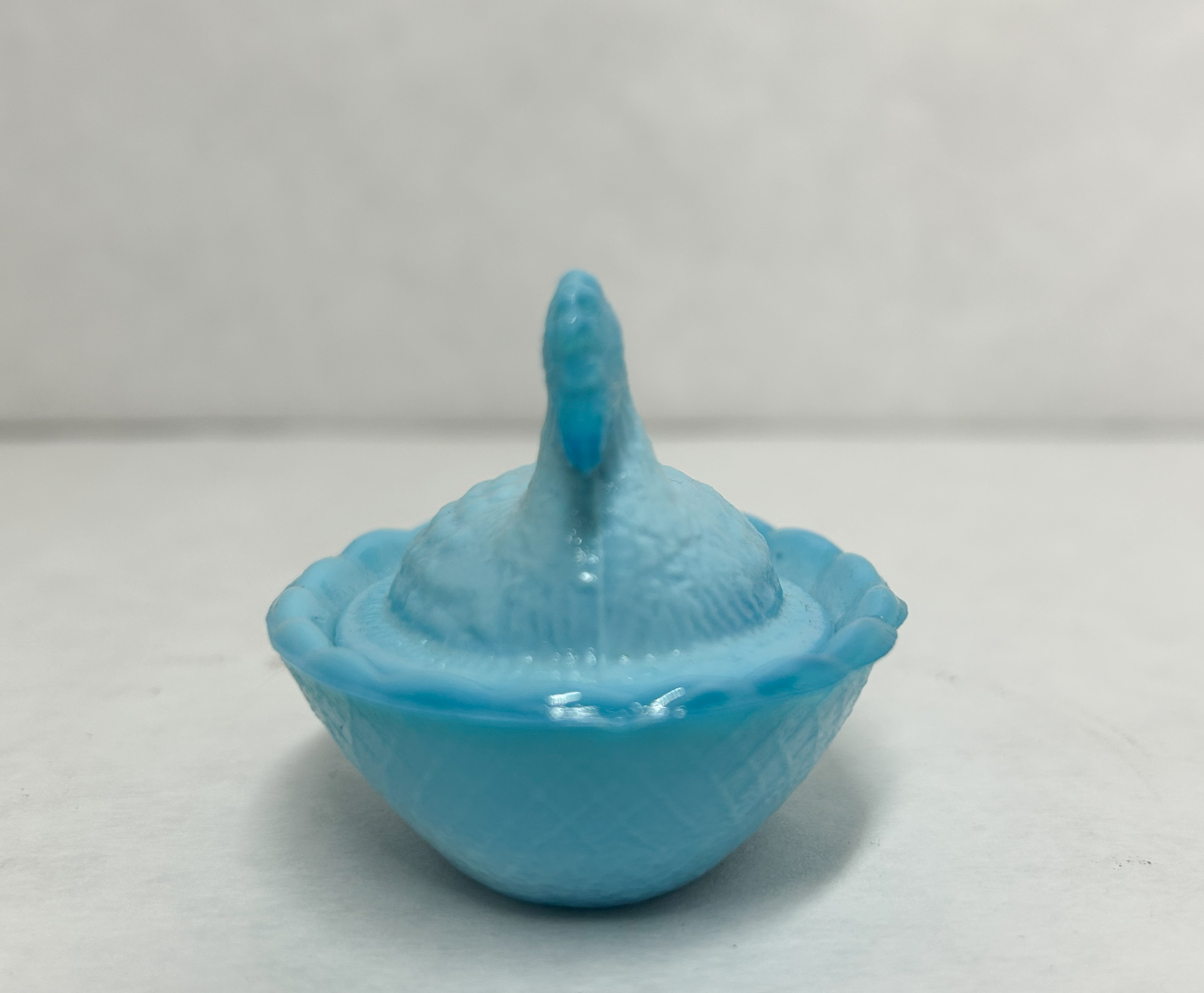 TURQUOISE GLASS HEN ON NEST