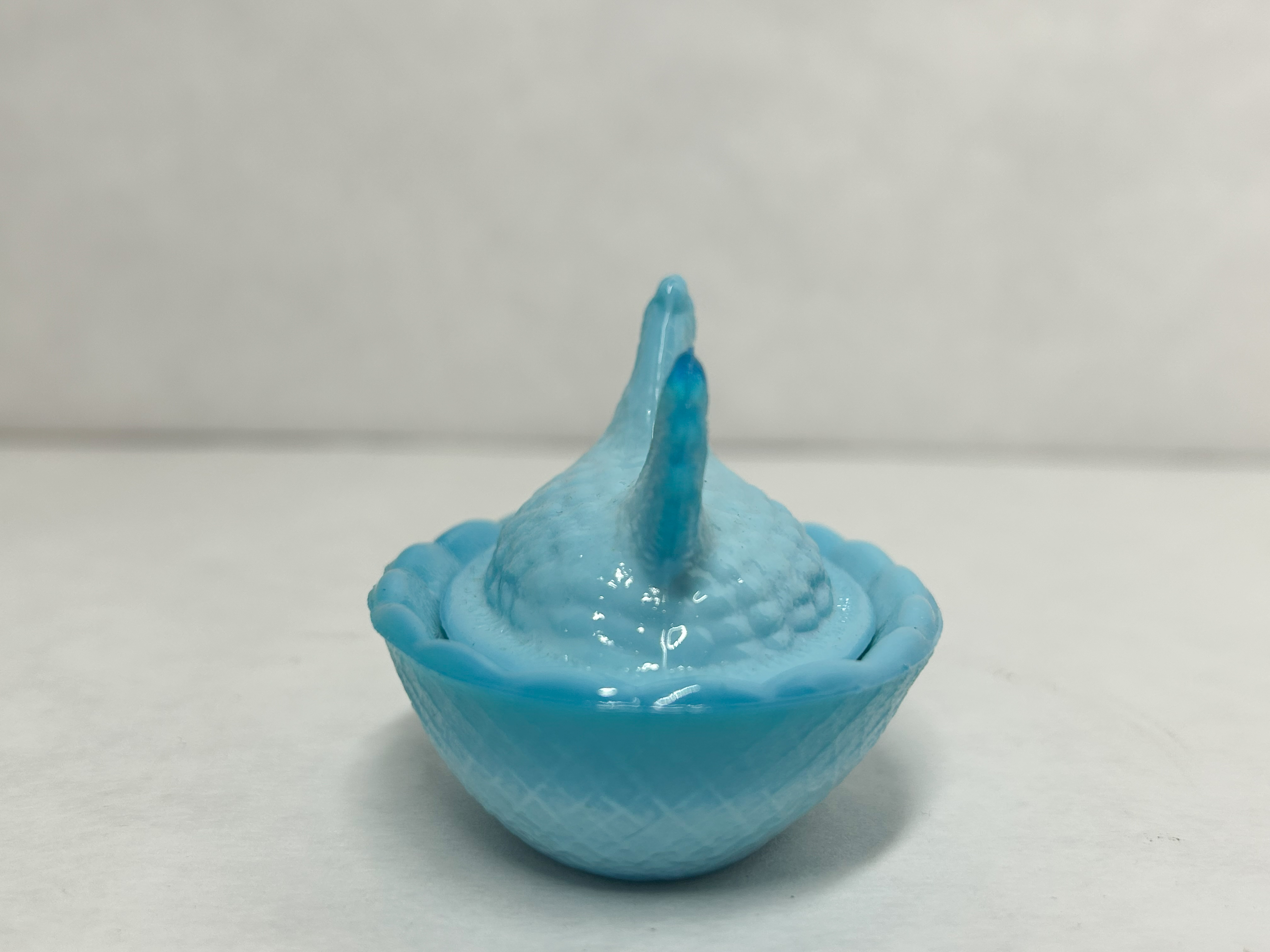 TURQUOISE GLASS HEN ON NEST