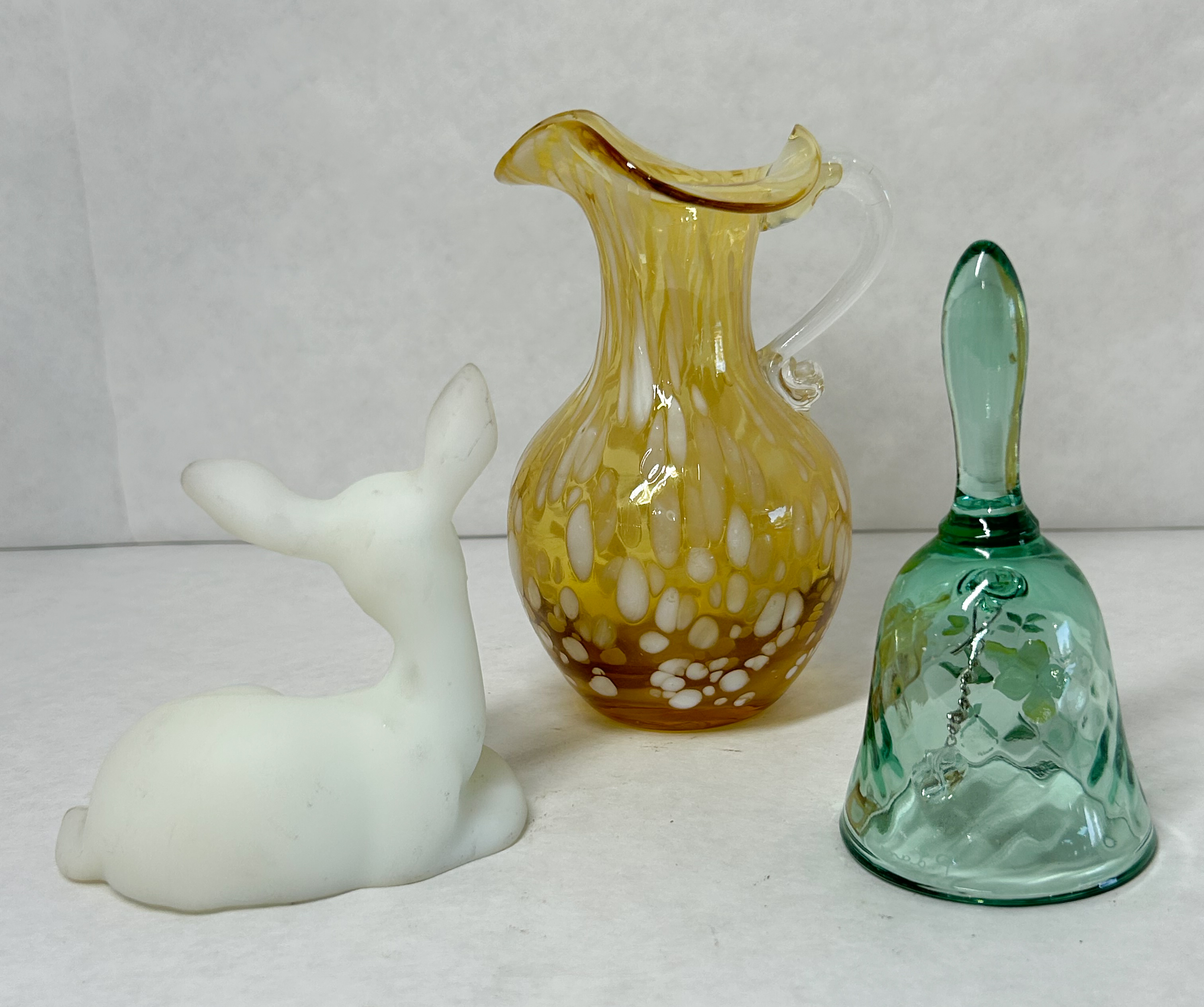 FENTON ART GLASS TRIO, 20TH CENTURY
