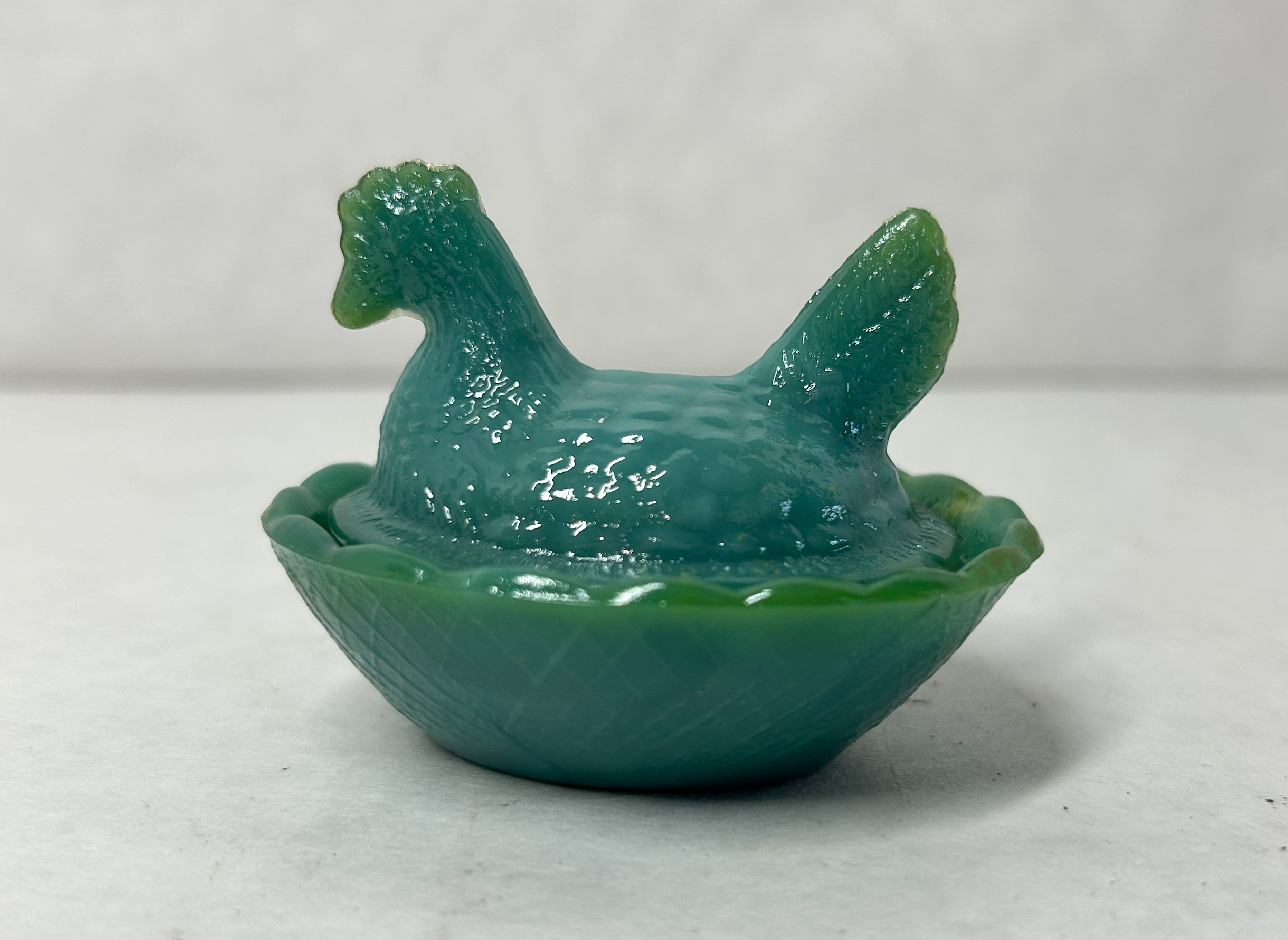 GREEN SHADES GLASS HEN ON NEST