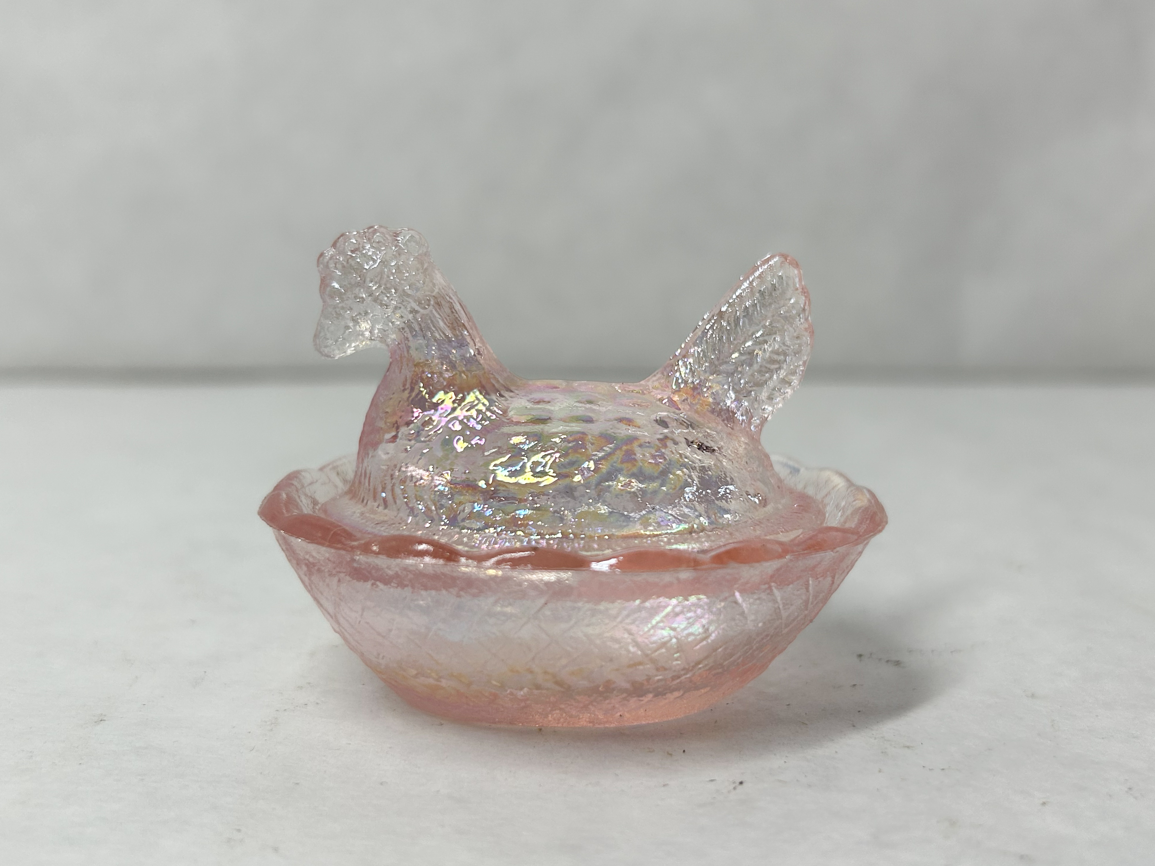 MINIATURE PINK IRIDESCENT GLASS HEN