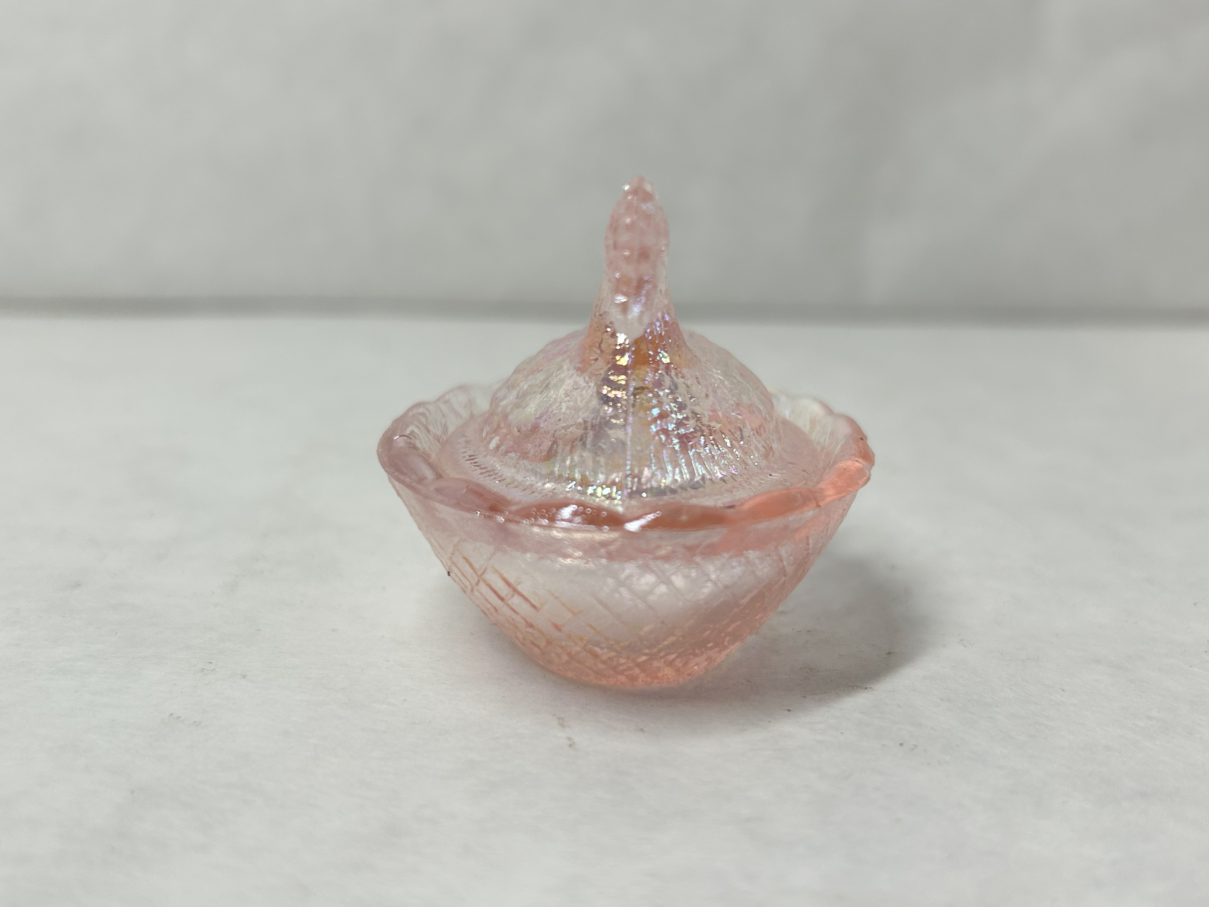 MINIATURE PINK IRIDESCENT GLASS HEN
