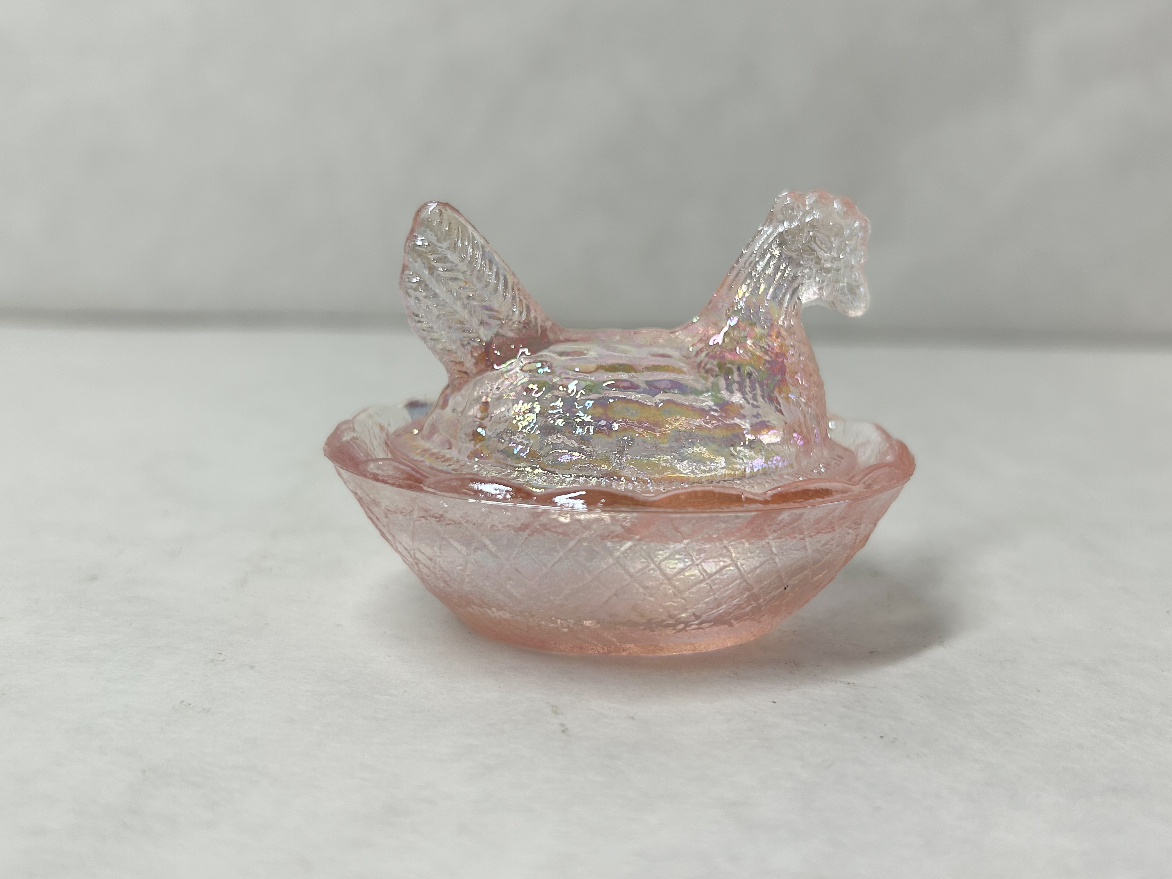 MINIATURE PINK IRIDESCENT GLASS HEN