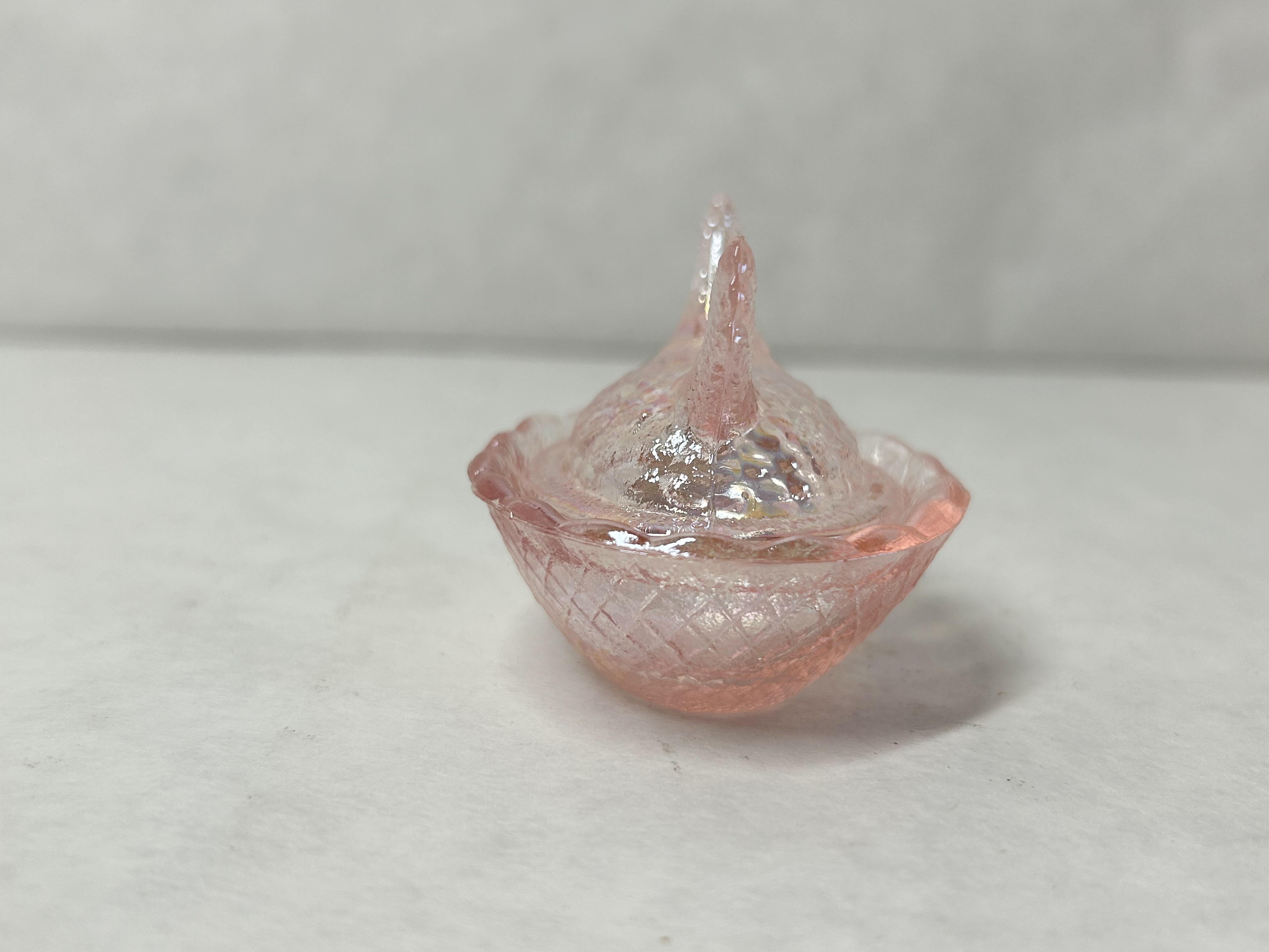 MINIATURE PINK IRIDESCENT GLASS HEN