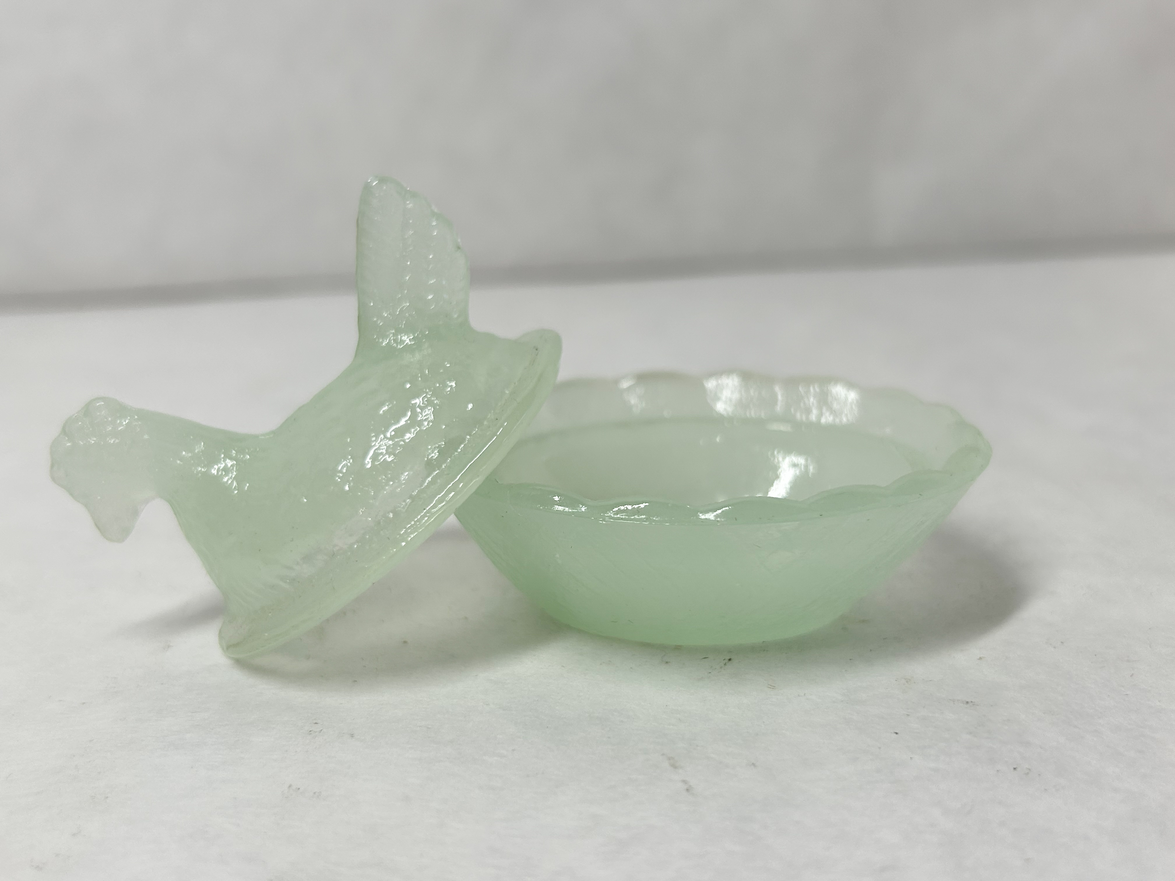 MINIATURE JADEITE GLASS HEN ON NEST