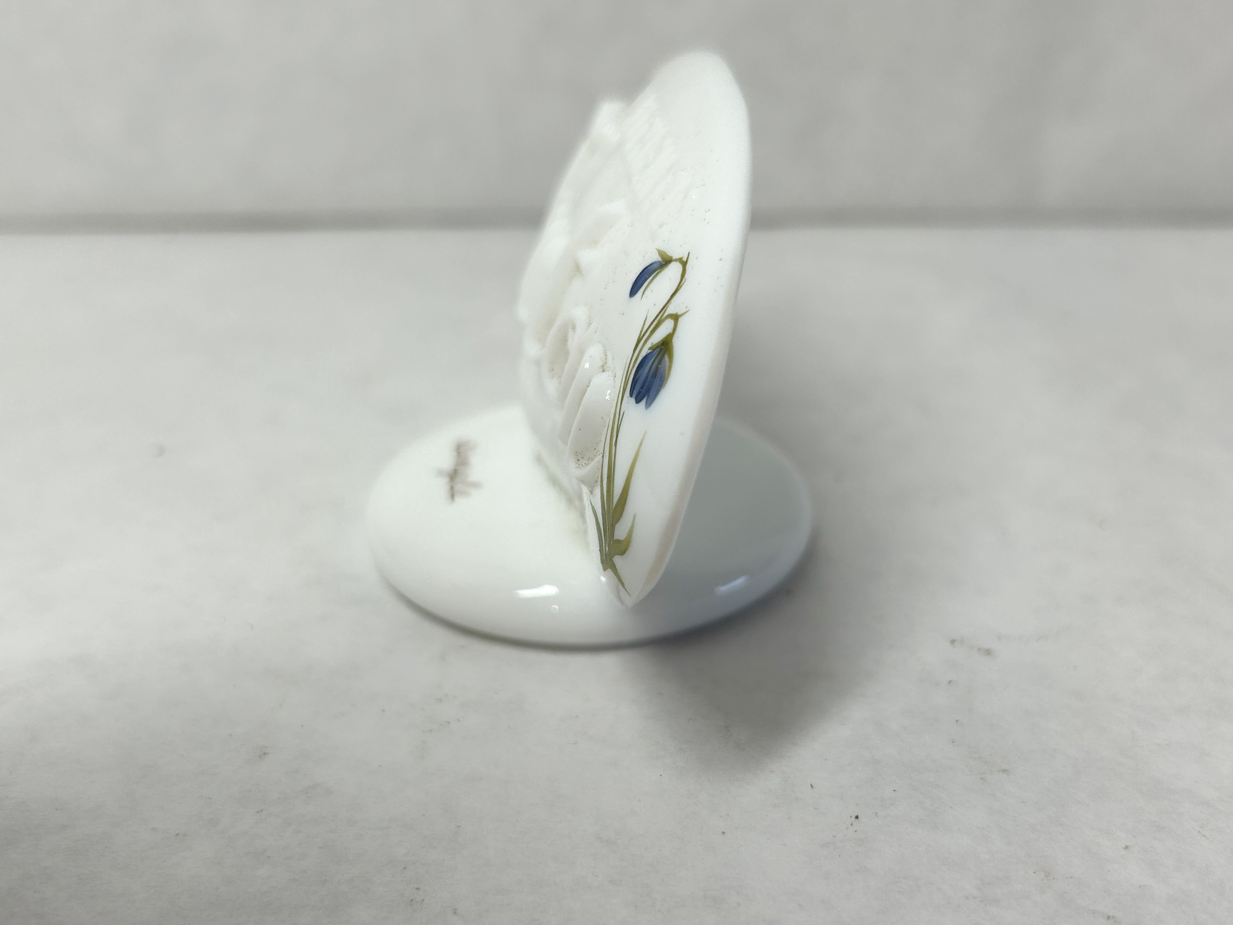 OOAK FENTON MILK GLASS PLAQUE 1993 SUE JACKSON SAMPLE ONLY